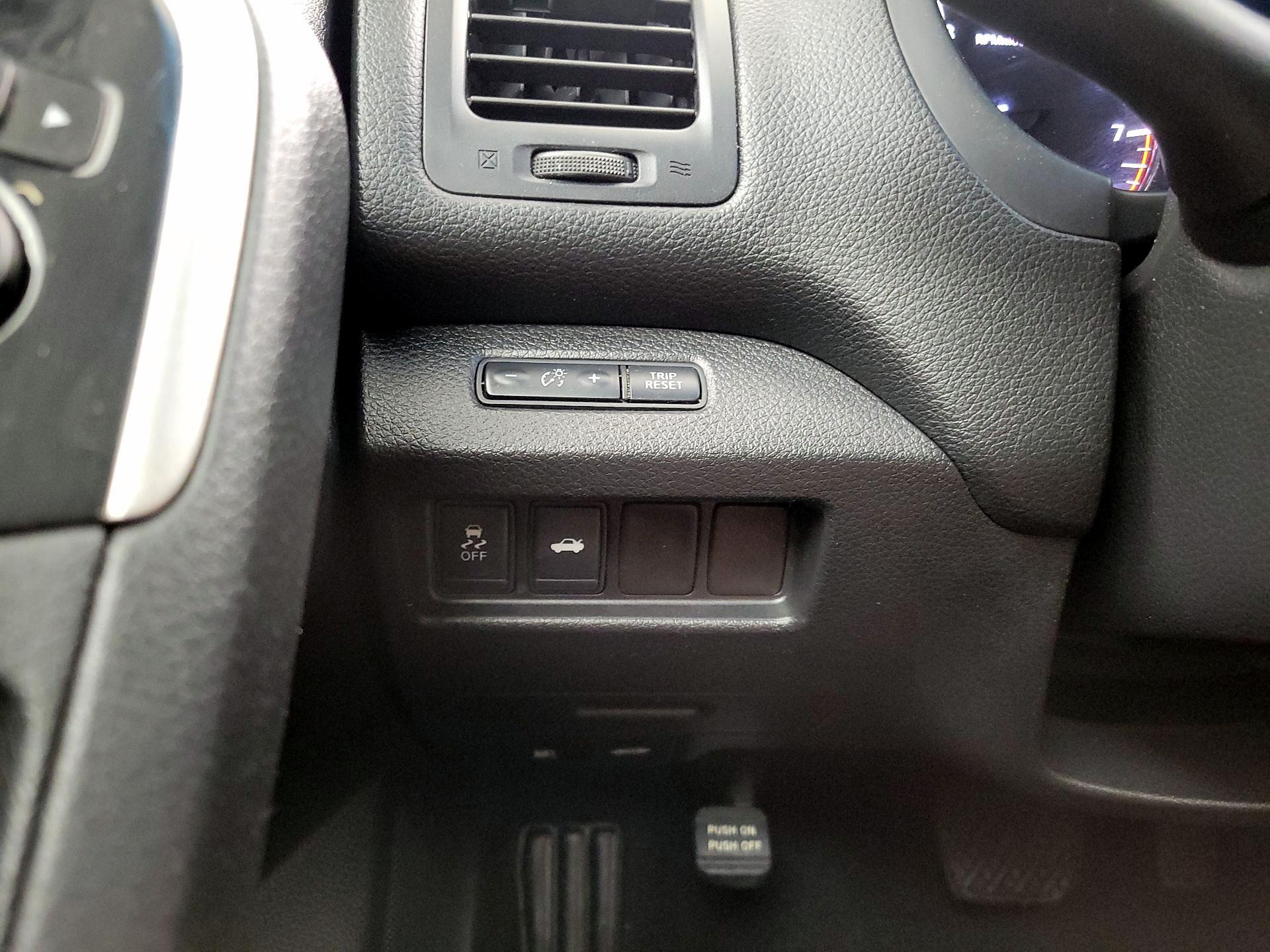 Thumbnail: 2014 Nissan Altima - 13