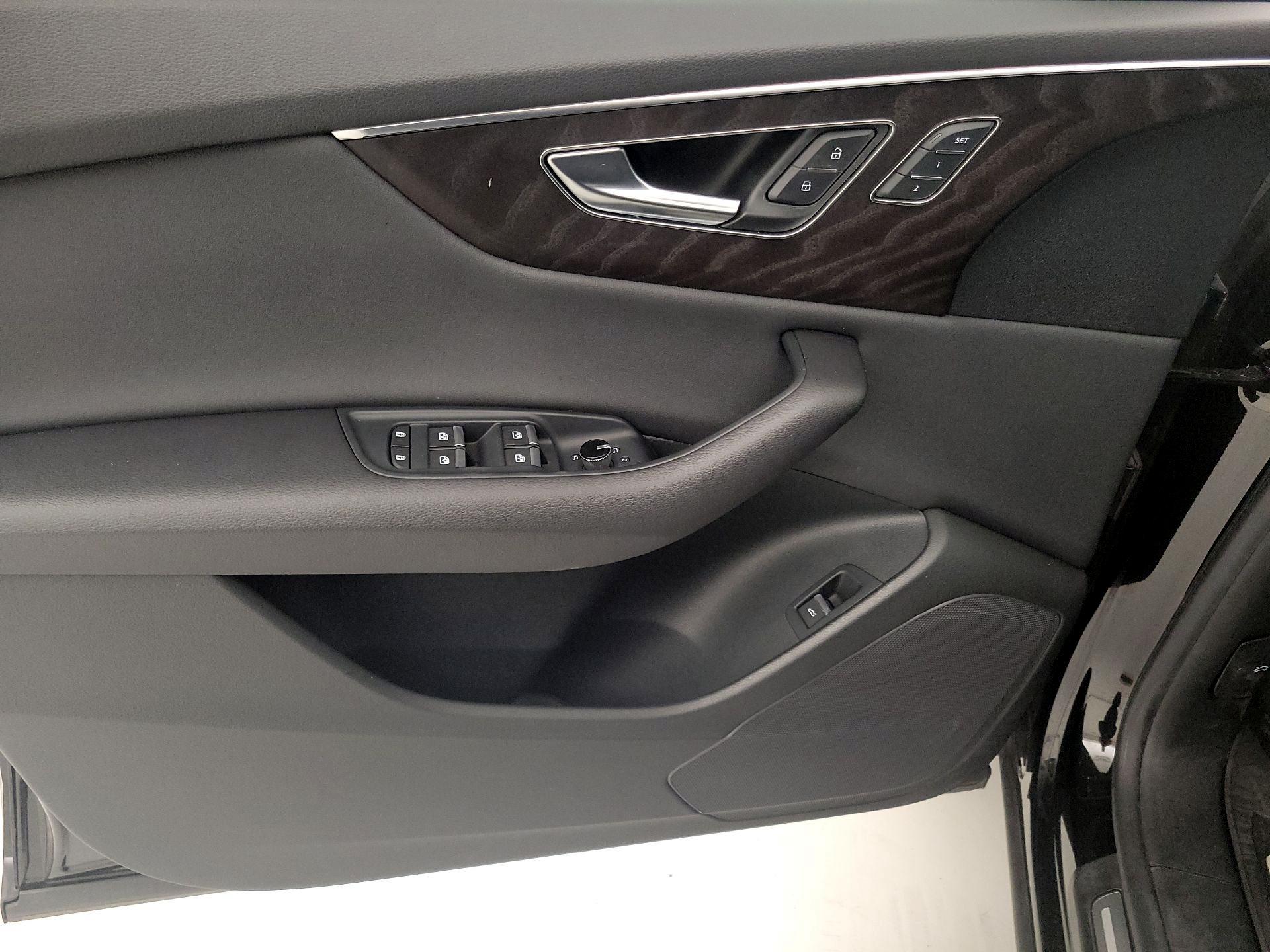 Thumbnail: 2022 Audi Q8 - 12