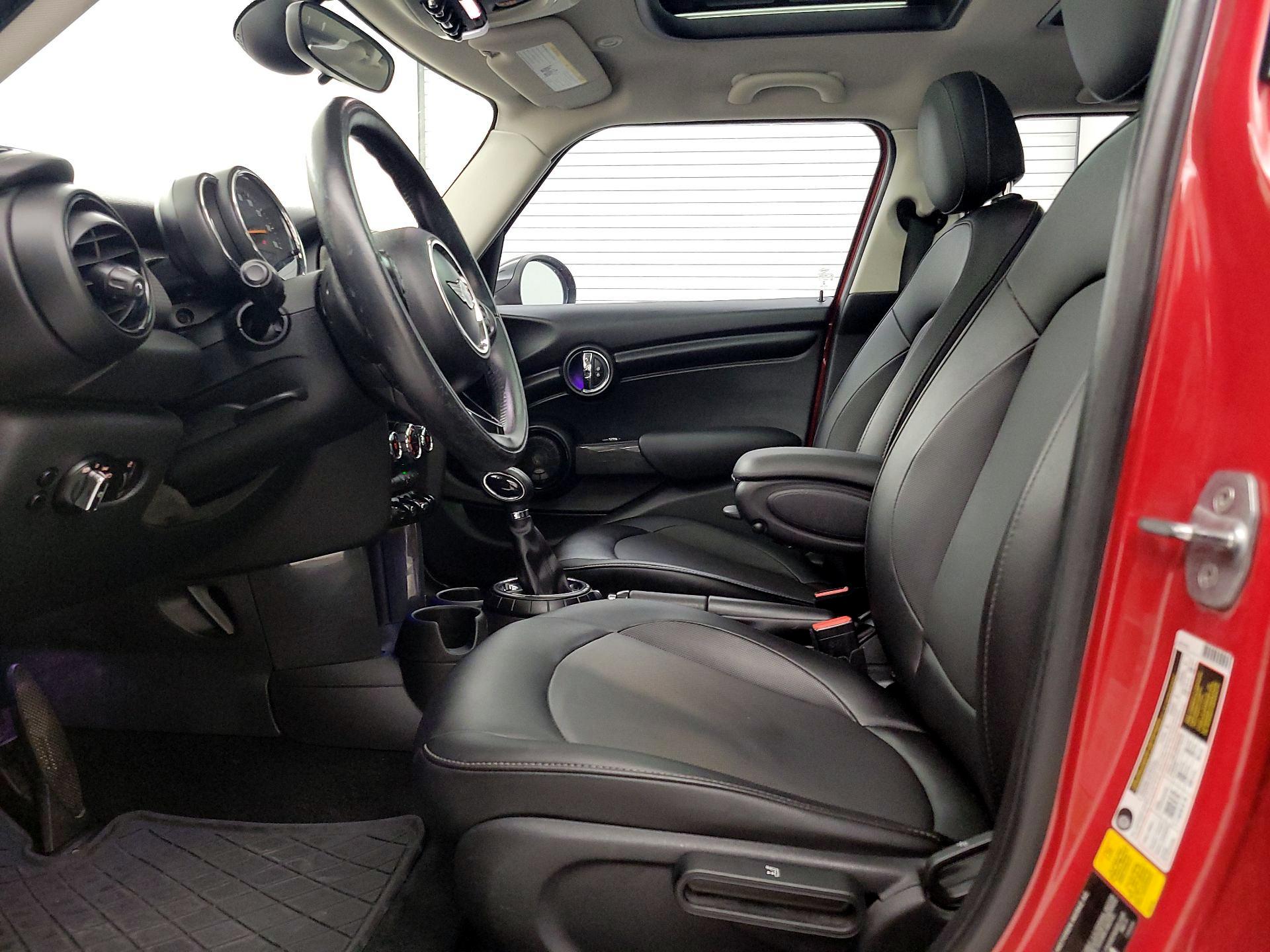 Thumbnail: 2016 MINI Cooper Hardtop - 11