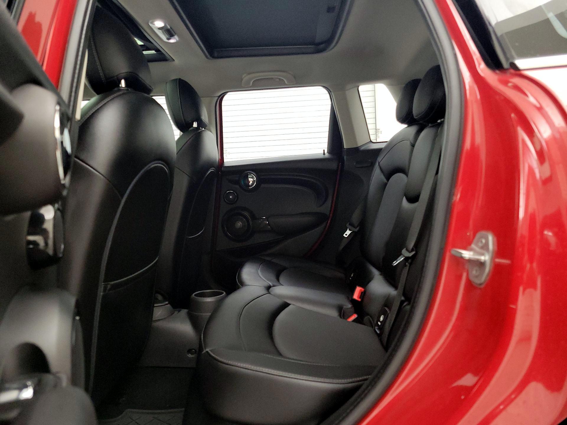 Thumbnail: 2016 MINI Cooper Hardtop - 20