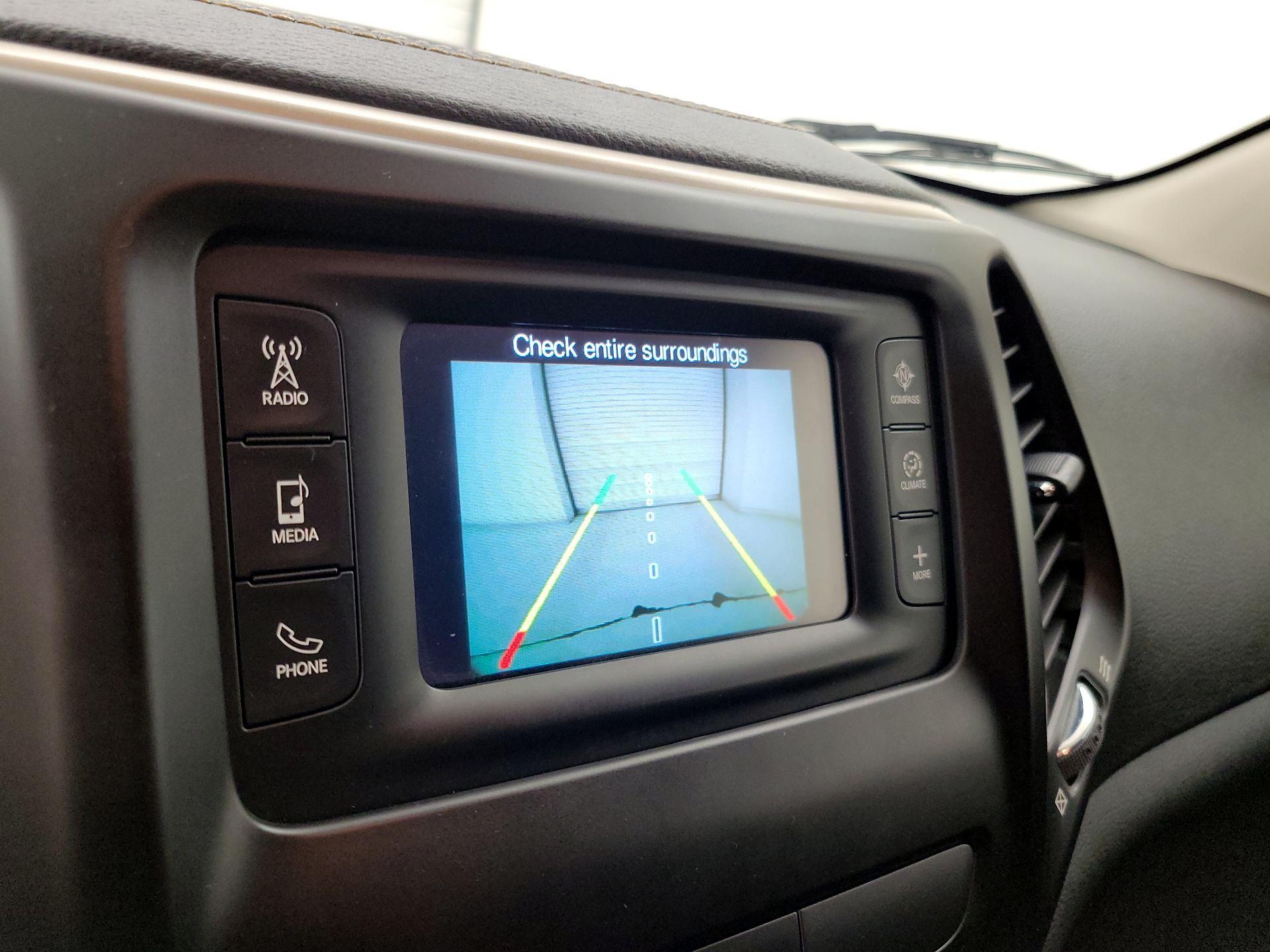 Thumbnail: 2016 Jeep Cherokee - 14