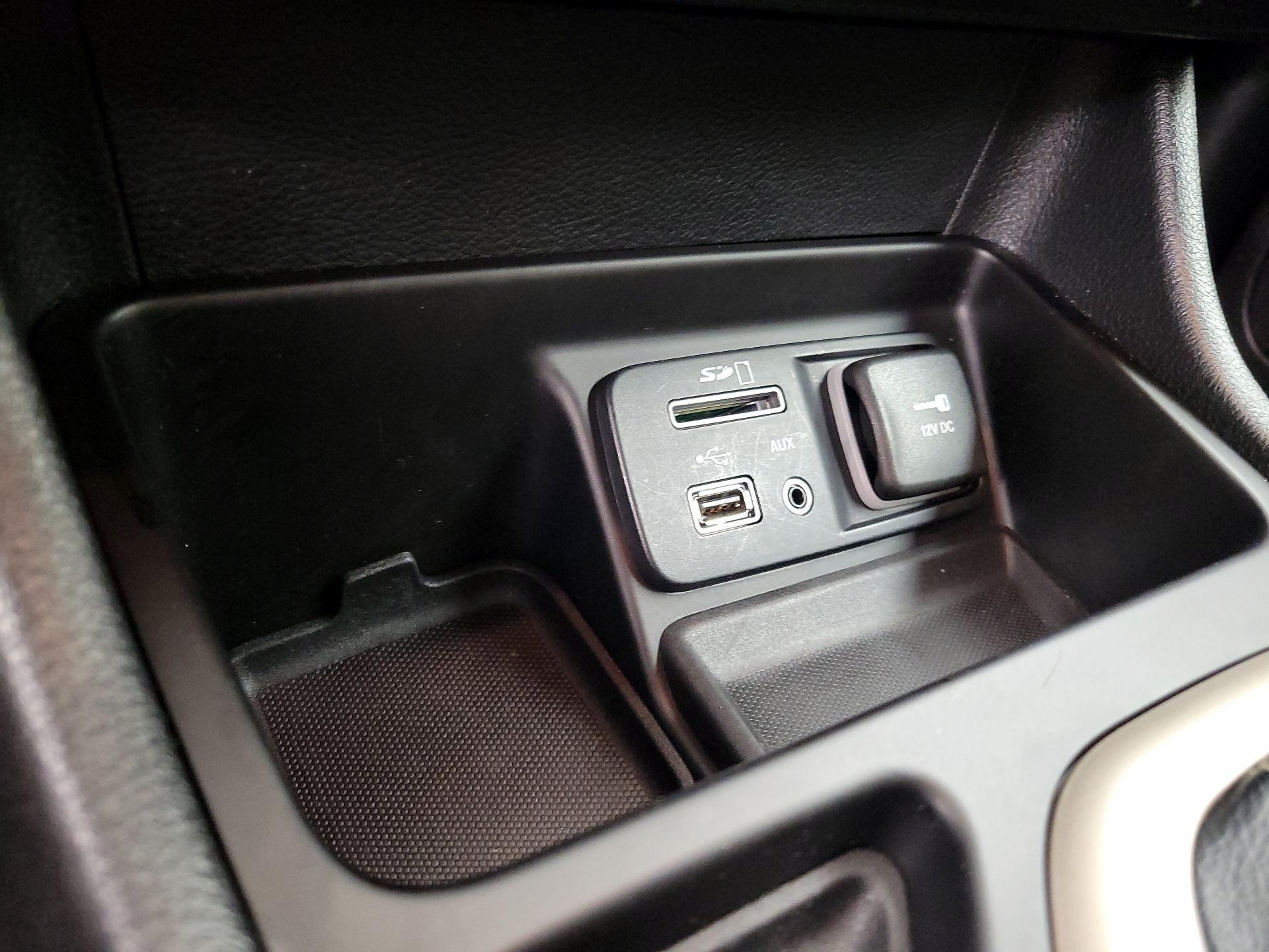 Thumbnail: 2016 Jeep Cherokee - 18