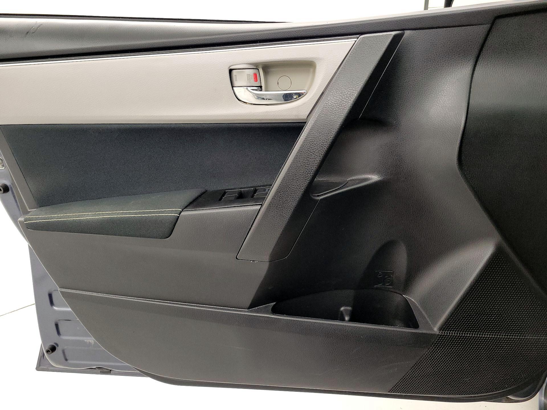 Thumbnail: 2017 Toyota Corolla - 12