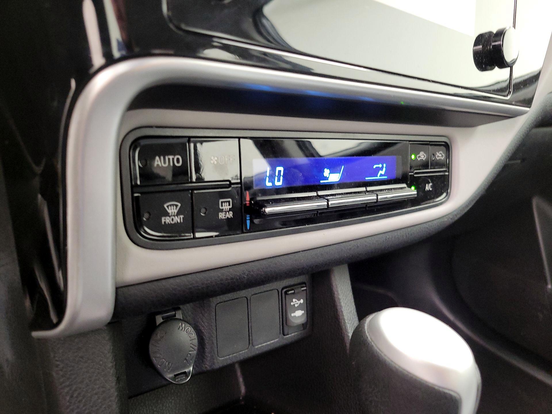 Thumbnail: 2017 Toyota Corolla - 16