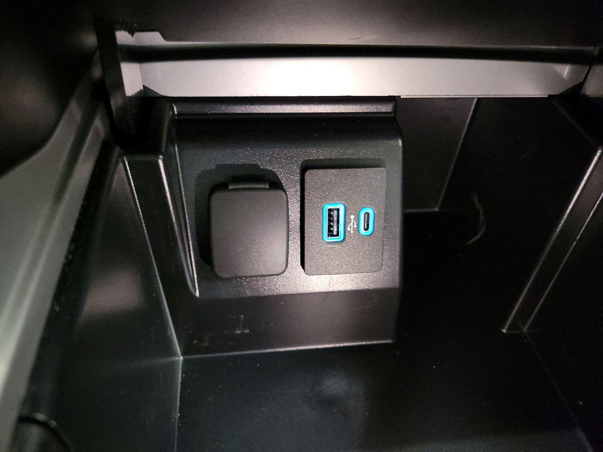 Thumbnail: 2022 Ford Explorer - 18