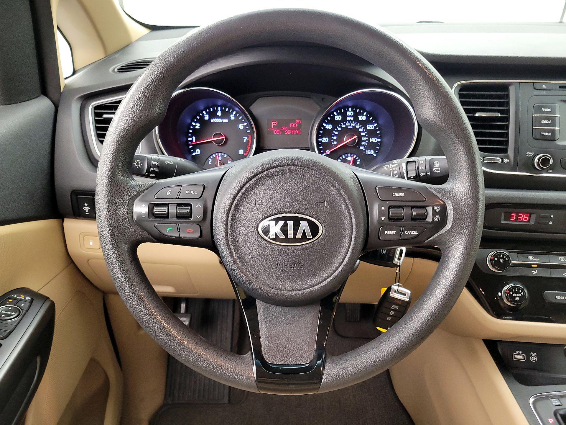 Thumbnail: 2016 Kia Sedona - 10
