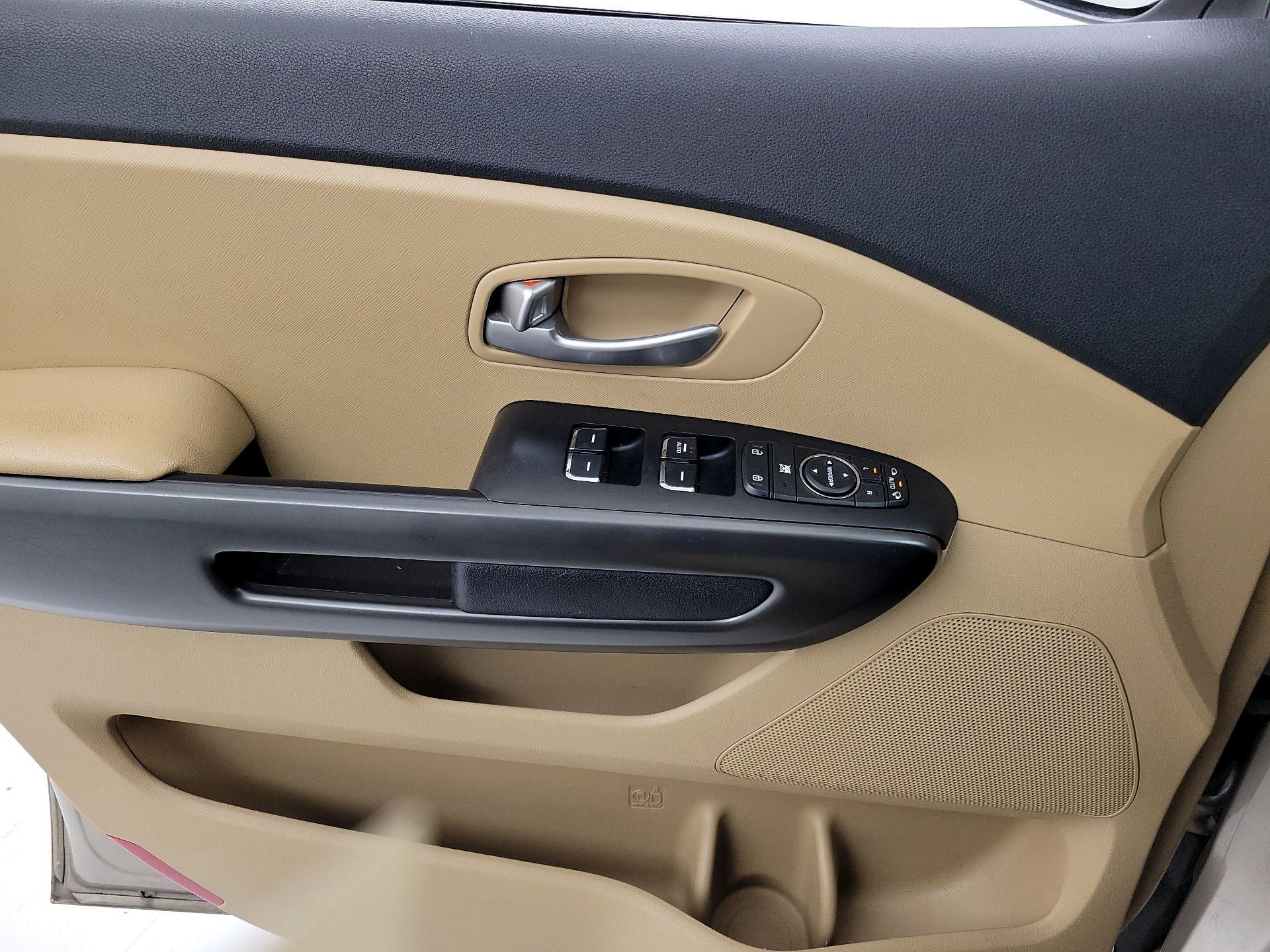 Thumbnail: 2016 Kia Sedona - 12