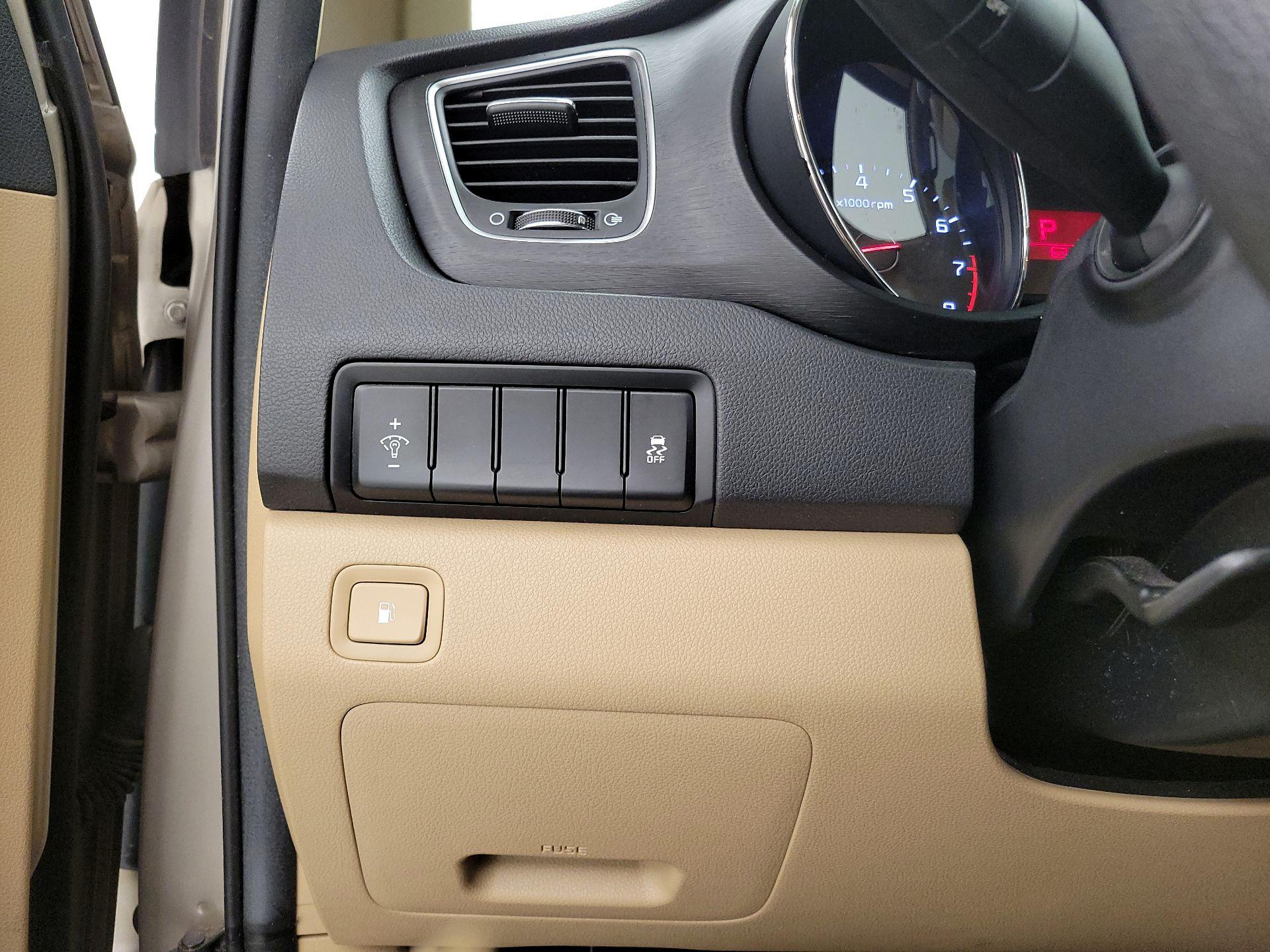 Thumbnail: 2016 Kia Sedona - 13