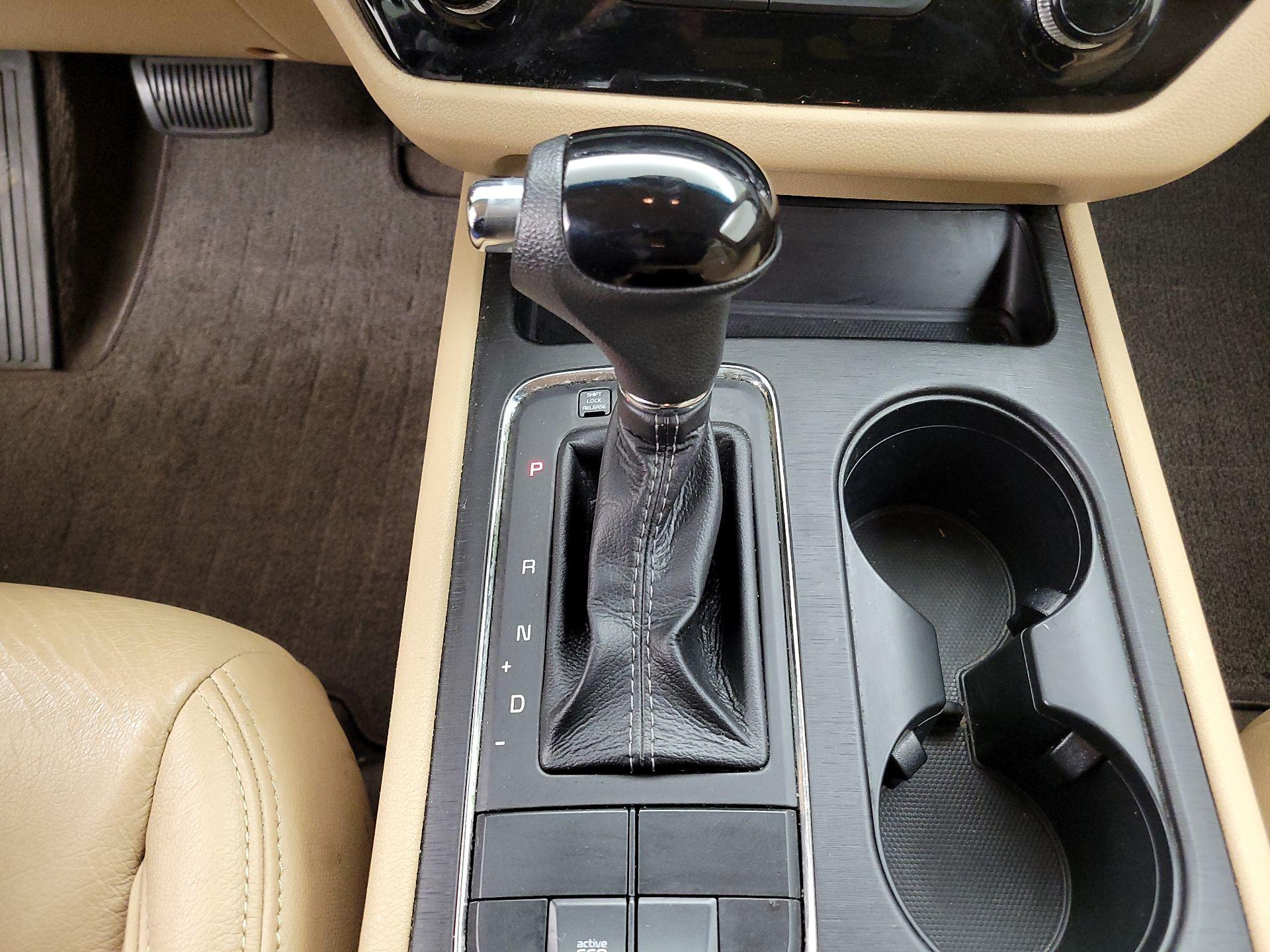 Thumbnail: 2016 Kia Sedona - 17