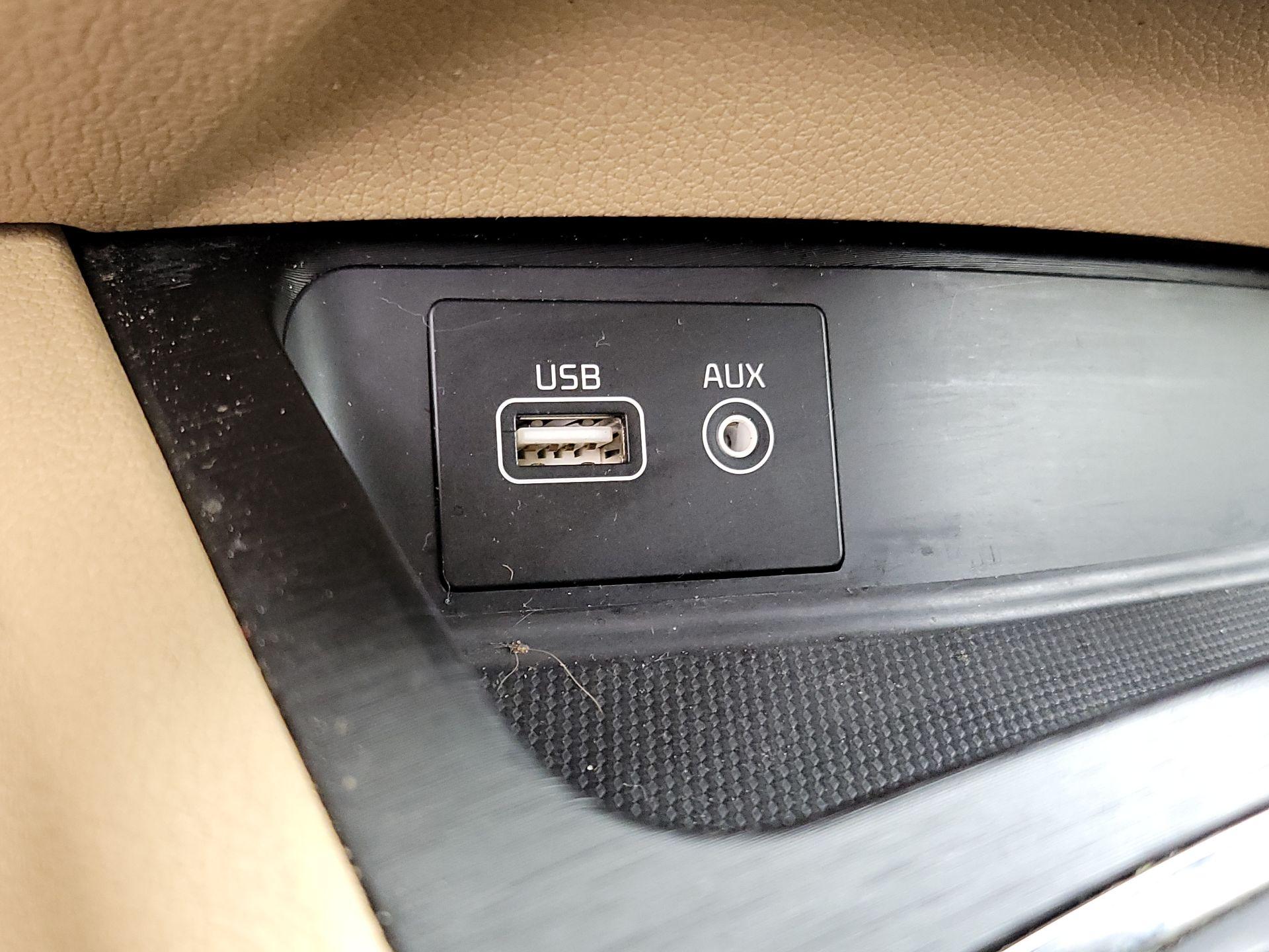 Thumbnail: 2016 Kia Sedona - 18