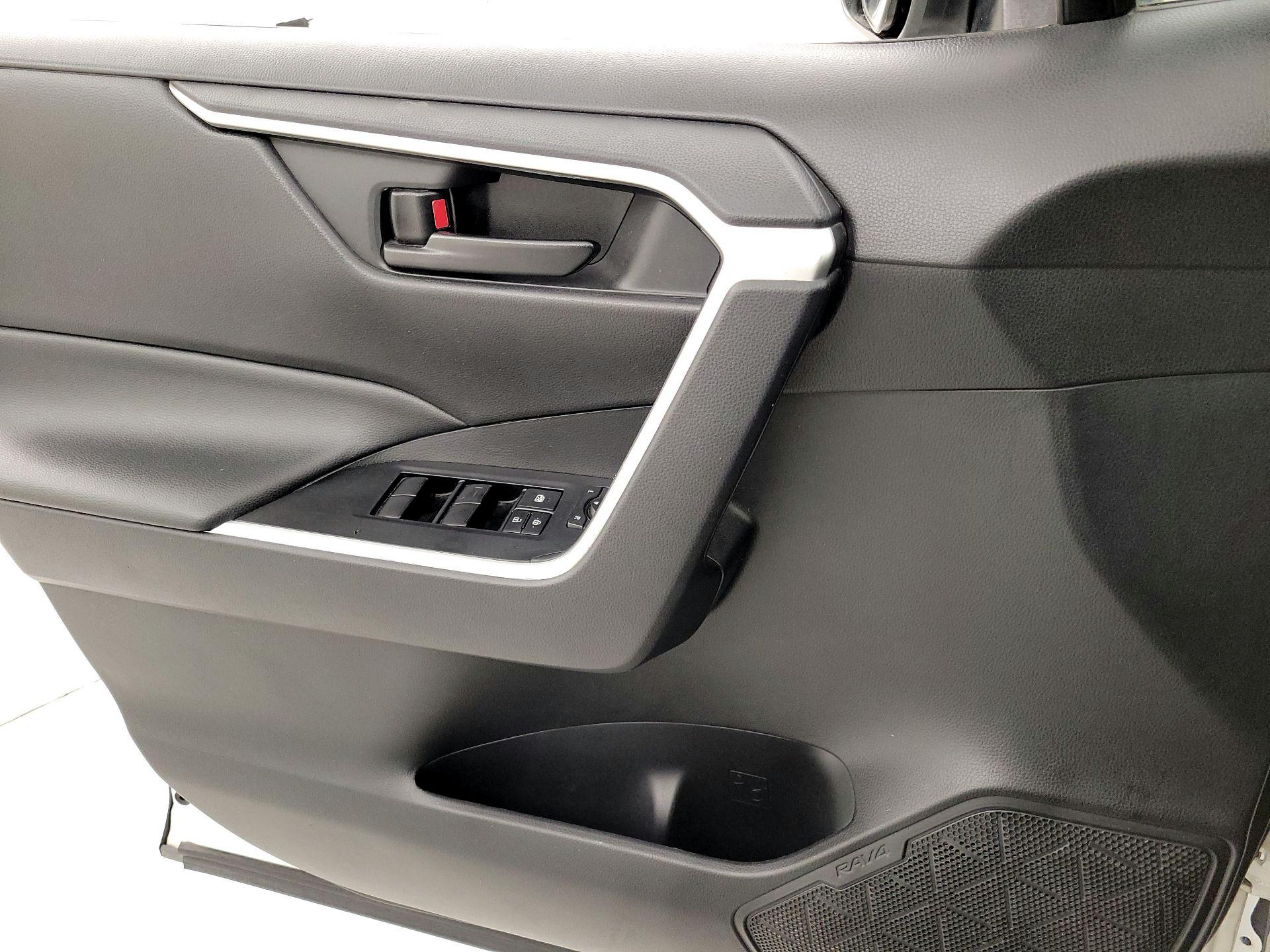 Thumbnail: 2021 Toyota RAV4 - 12