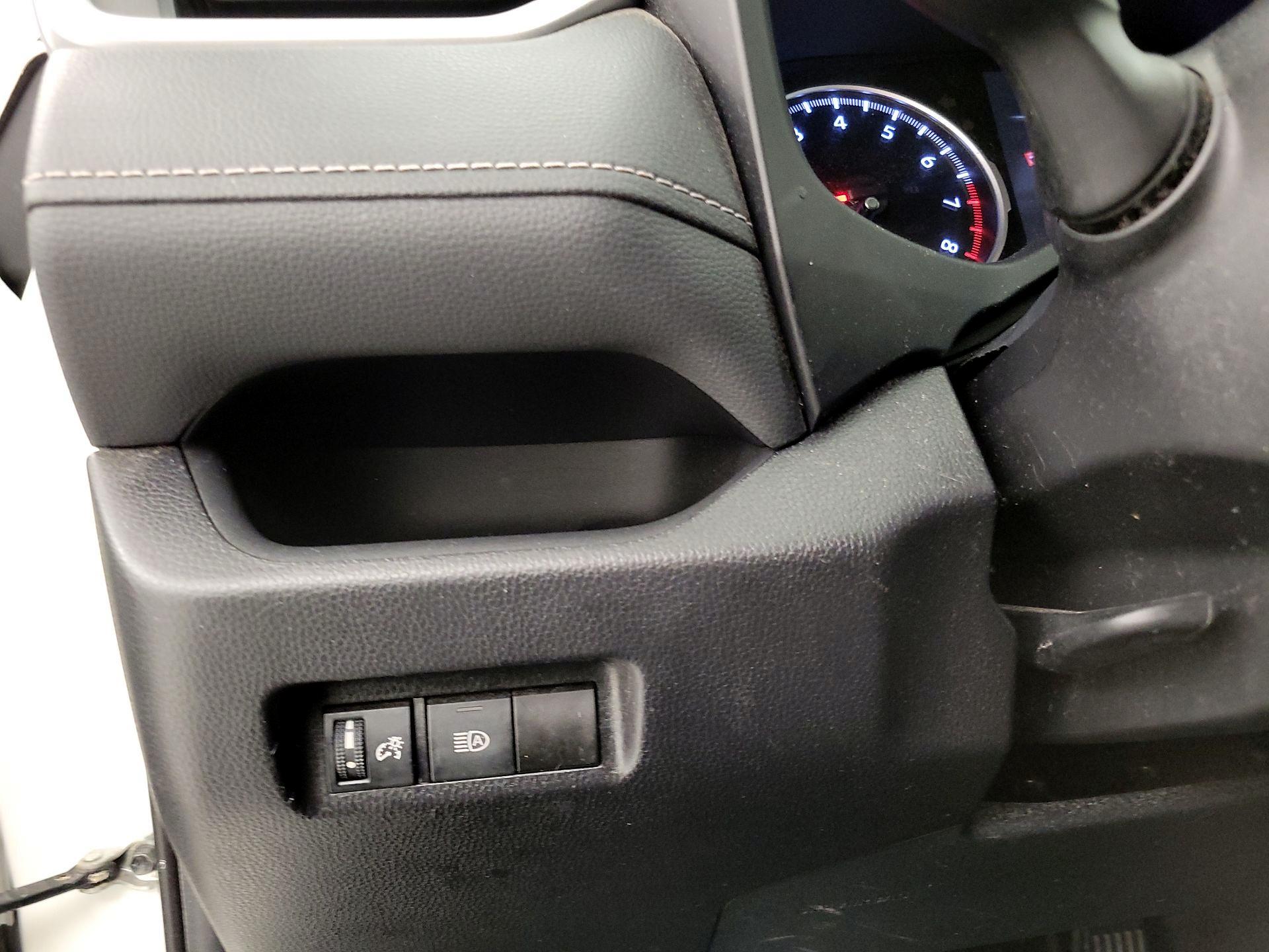 Thumbnail: 2021 Toyota RAV4 - 13