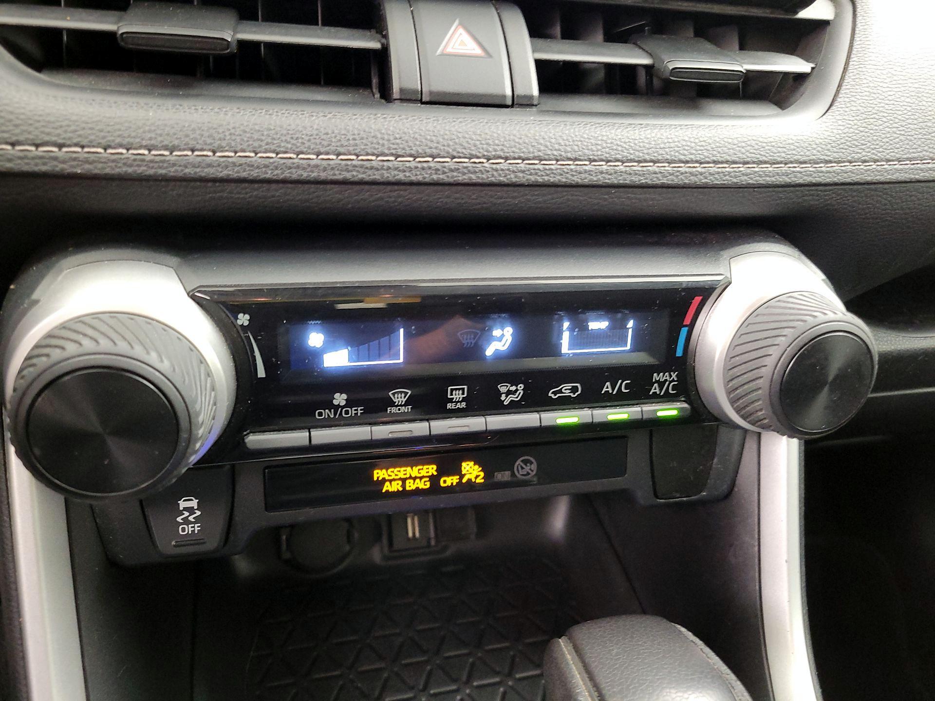 Thumbnail: 2021 Toyota RAV4 - 16