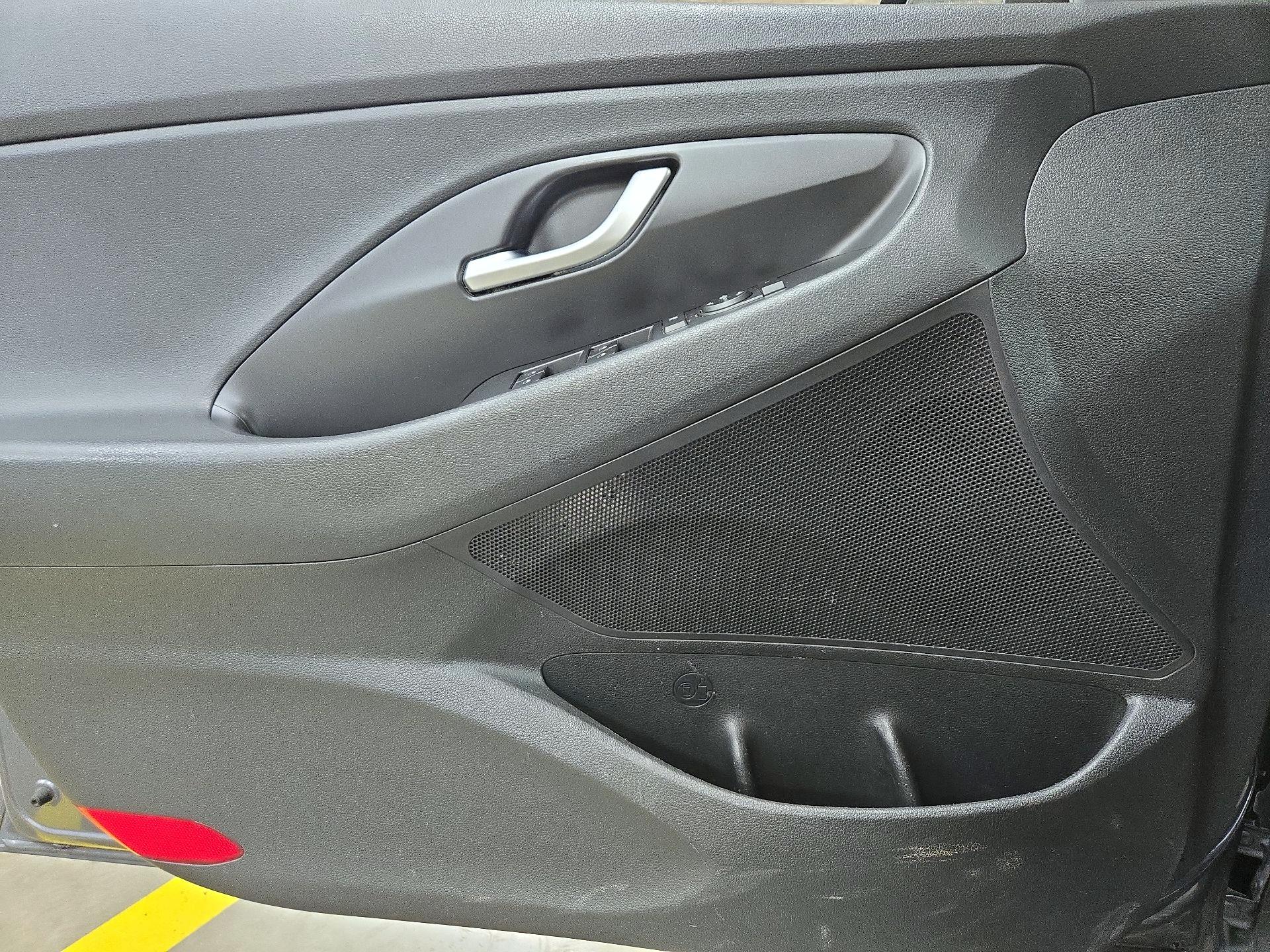 Thumbnail: 2018 Hyundai Elantra - 12