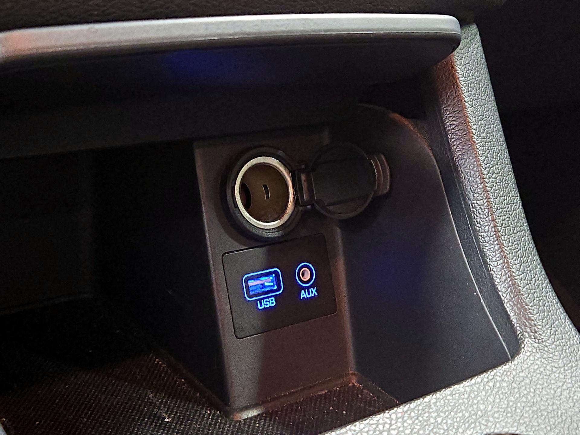 Thumbnail: 2018 Hyundai Elantra - 18