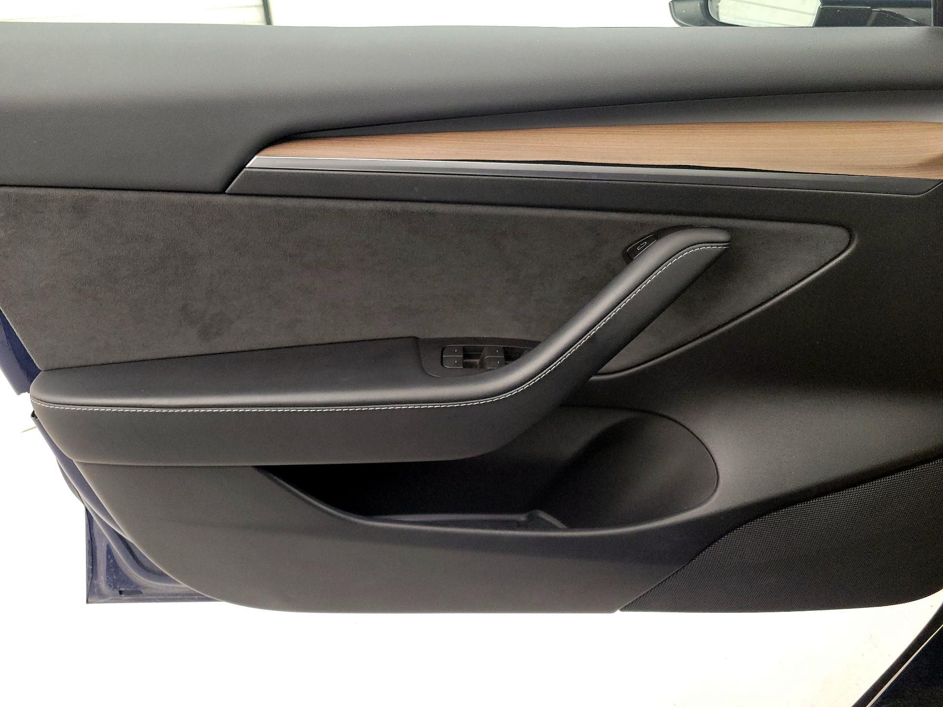 Thumbnail: 2022 Tesla Model 3 - 12