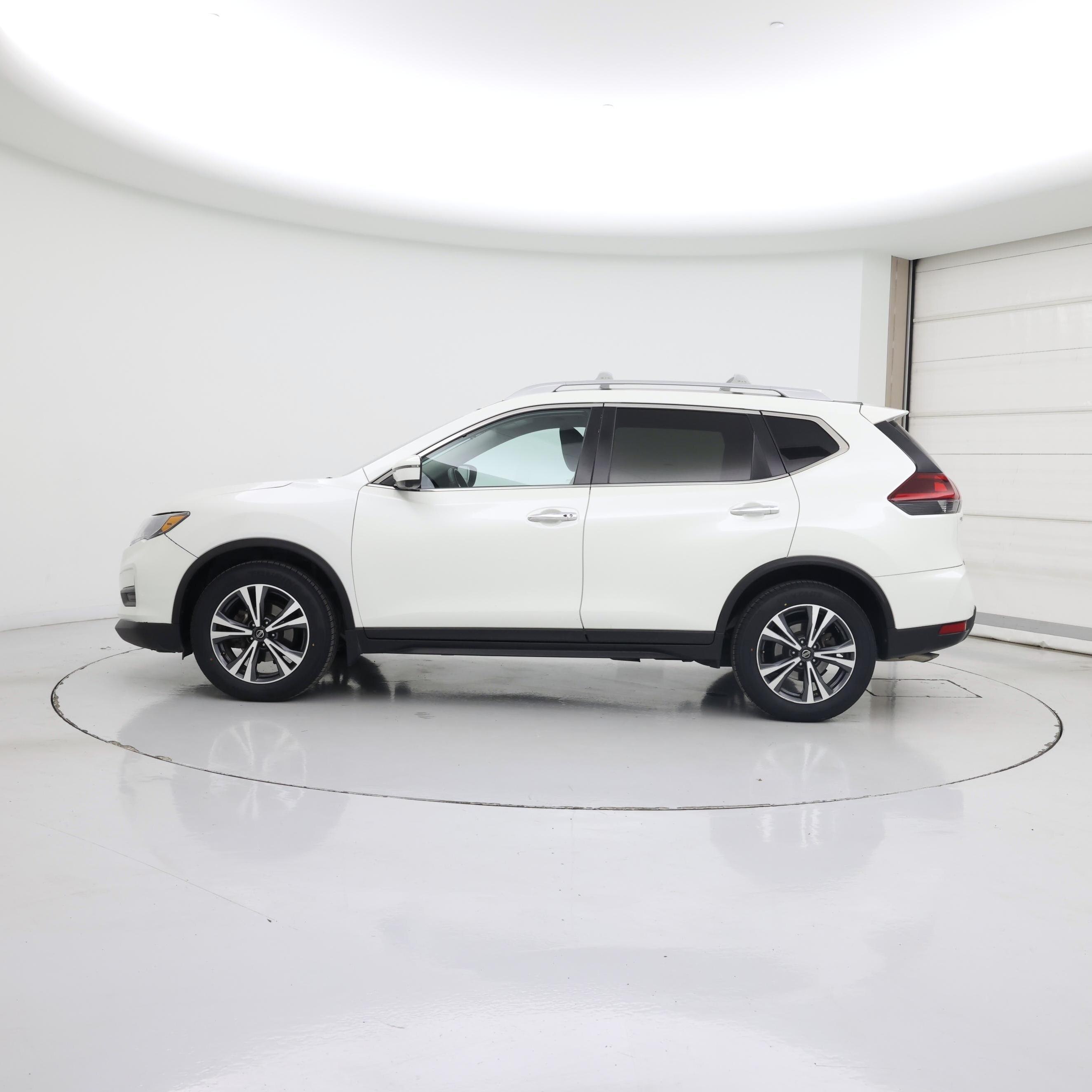 Thumbnail: 2019 Nissan Rogue - 3