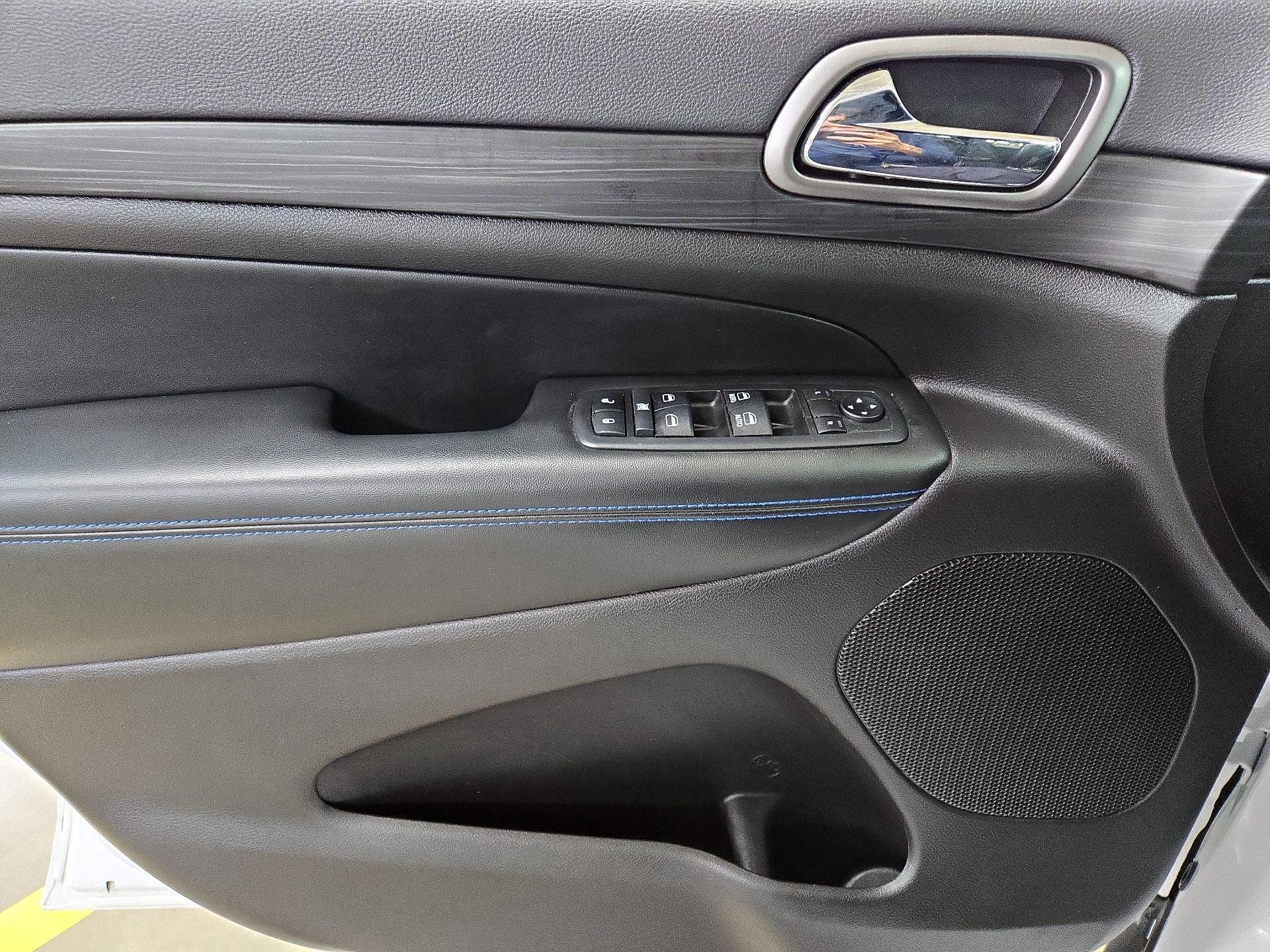 Thumbnail: 2019 Jeep Grand Cherokee - 12