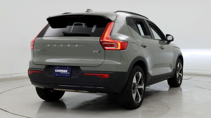 2024 Volvo XC40 B5 Core 8