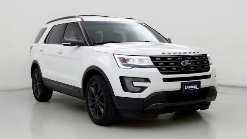 2017 Ford Explorer XLT Hero Image