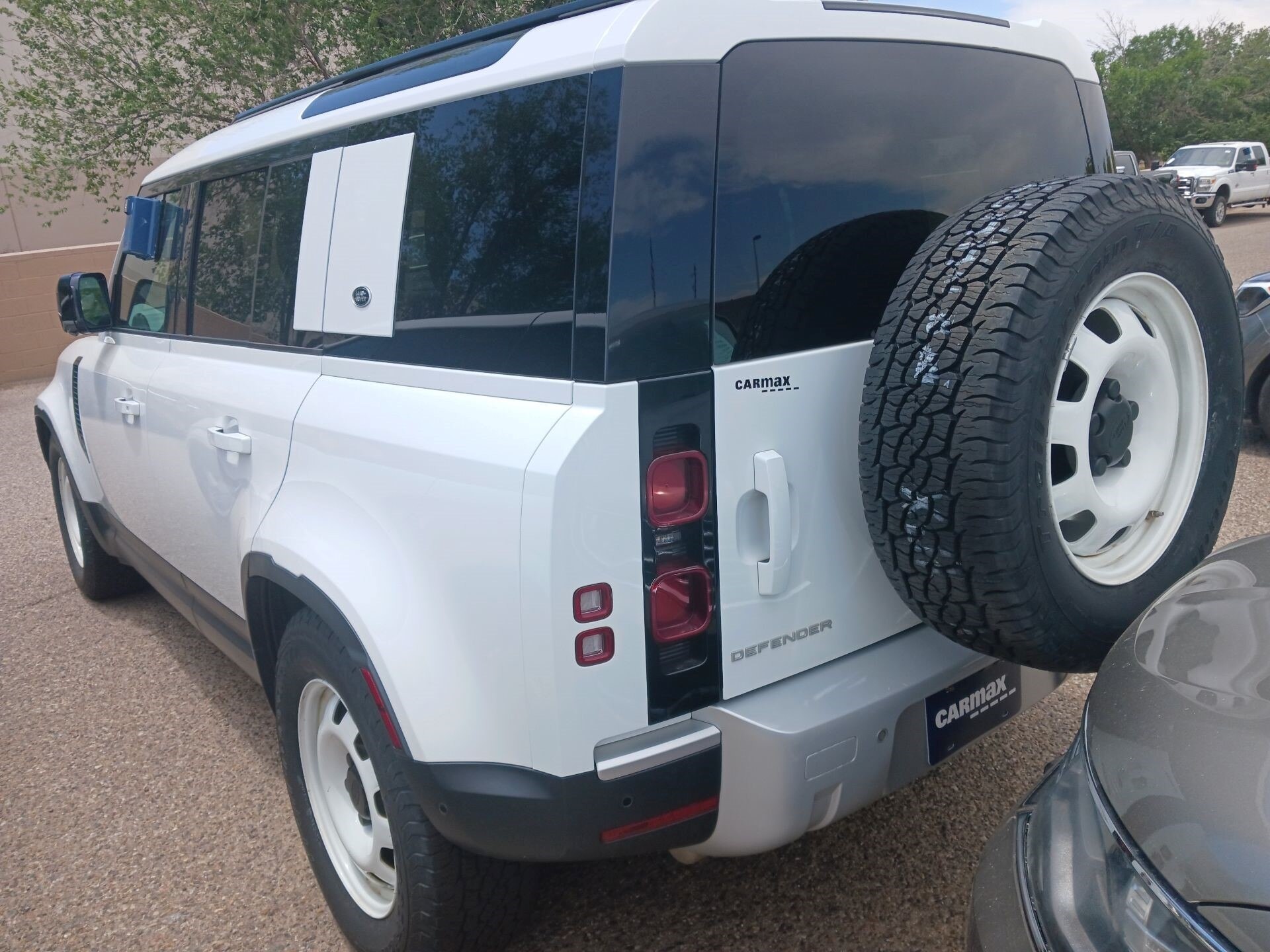 Thumbnail: 2020 Land Rover Defender - 4
