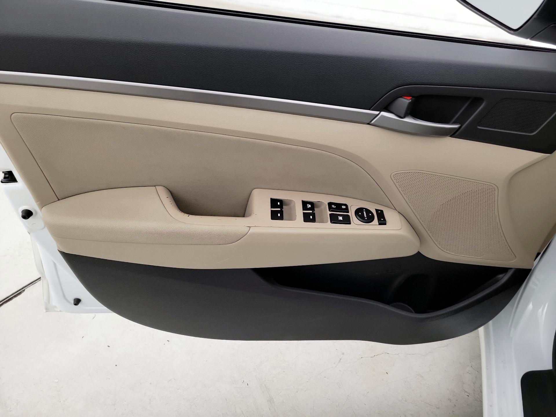 Thumbnail: 2017 Hyundai Elantra - 12