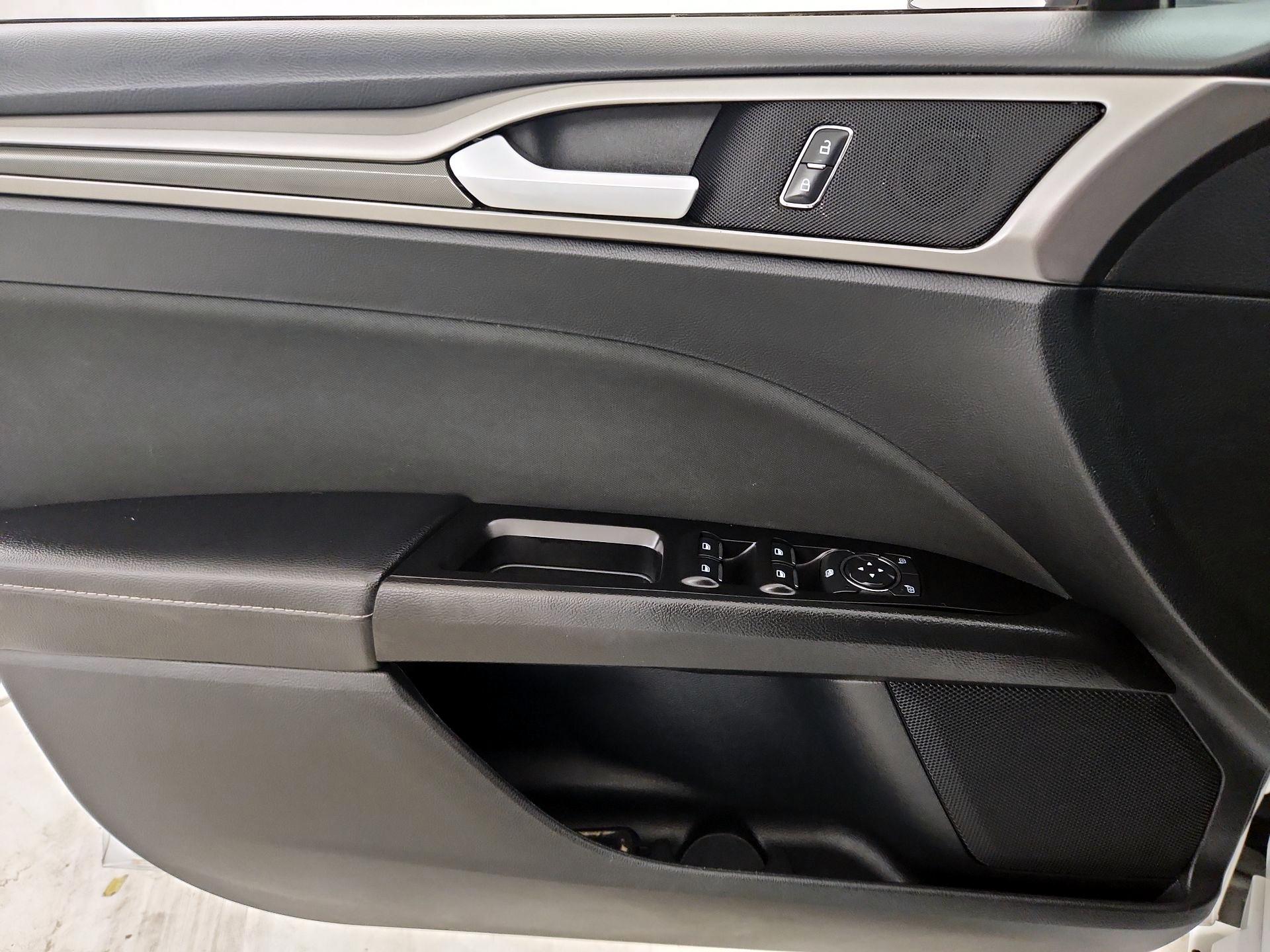 Thumbnail: 2017 Ford Fusion - 12