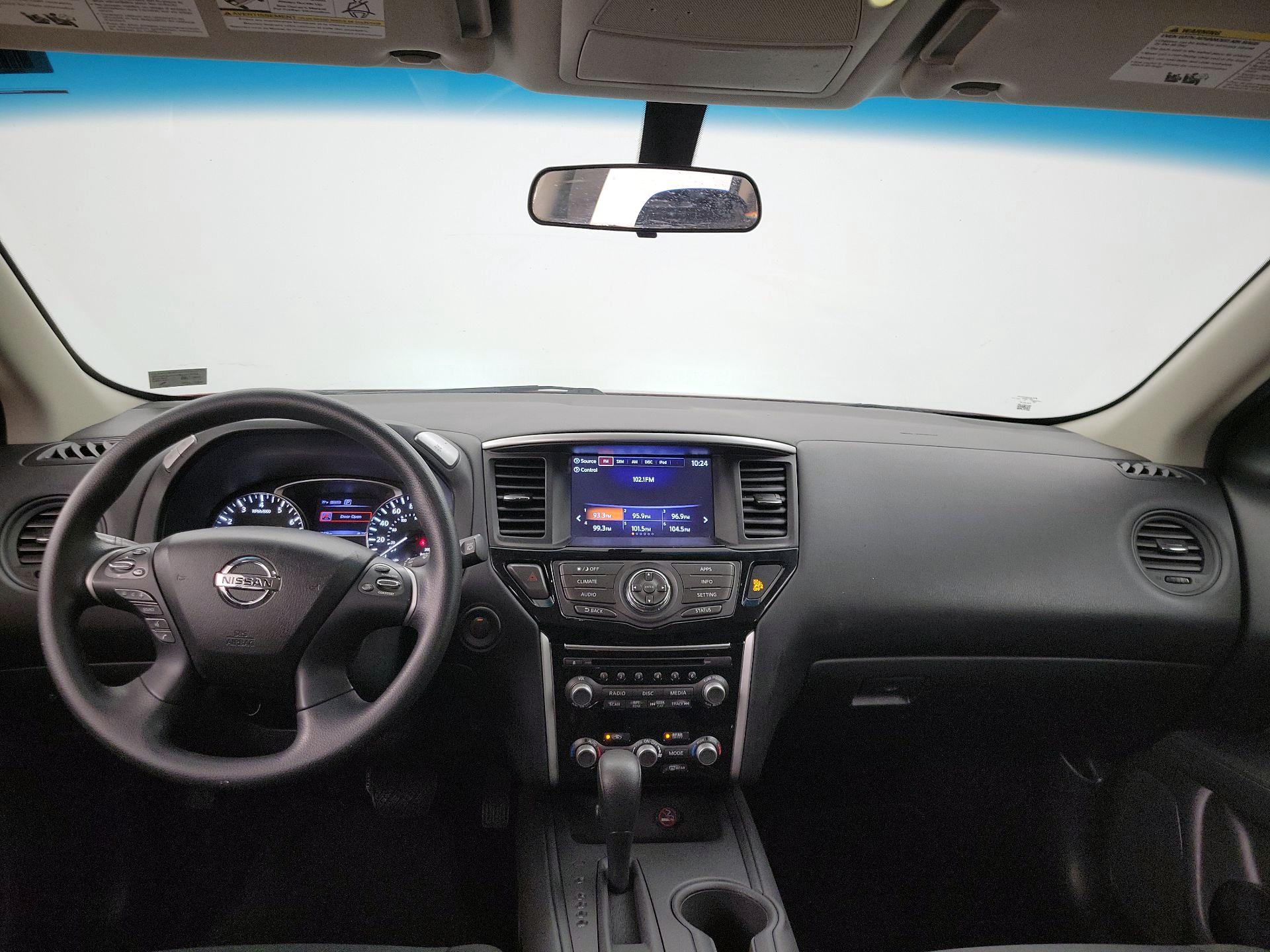 Thumbnail: 2017 Nissan Pathfinder - 9