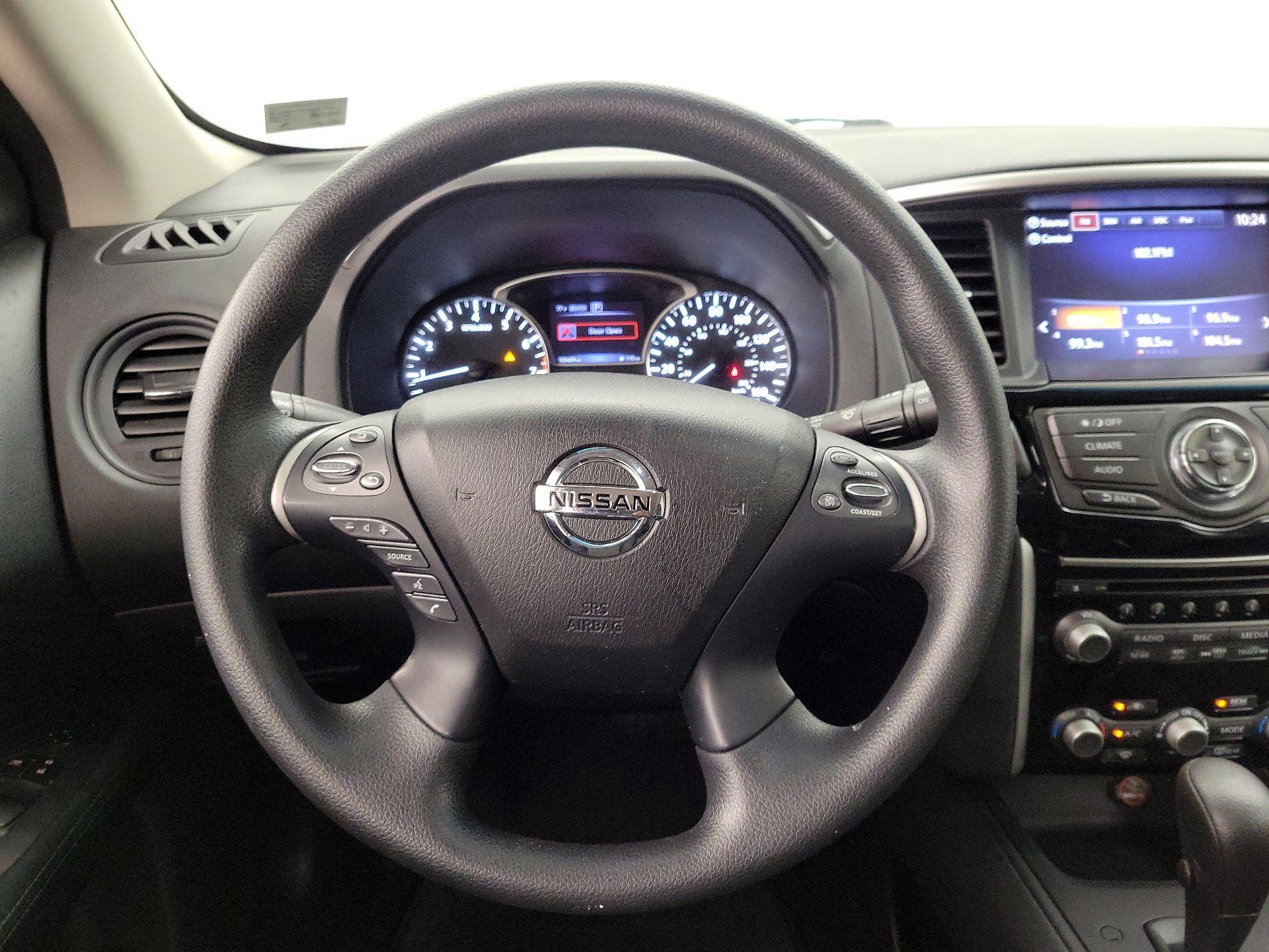 Thumbnail: 2017 Nissan Pathfinder - 10