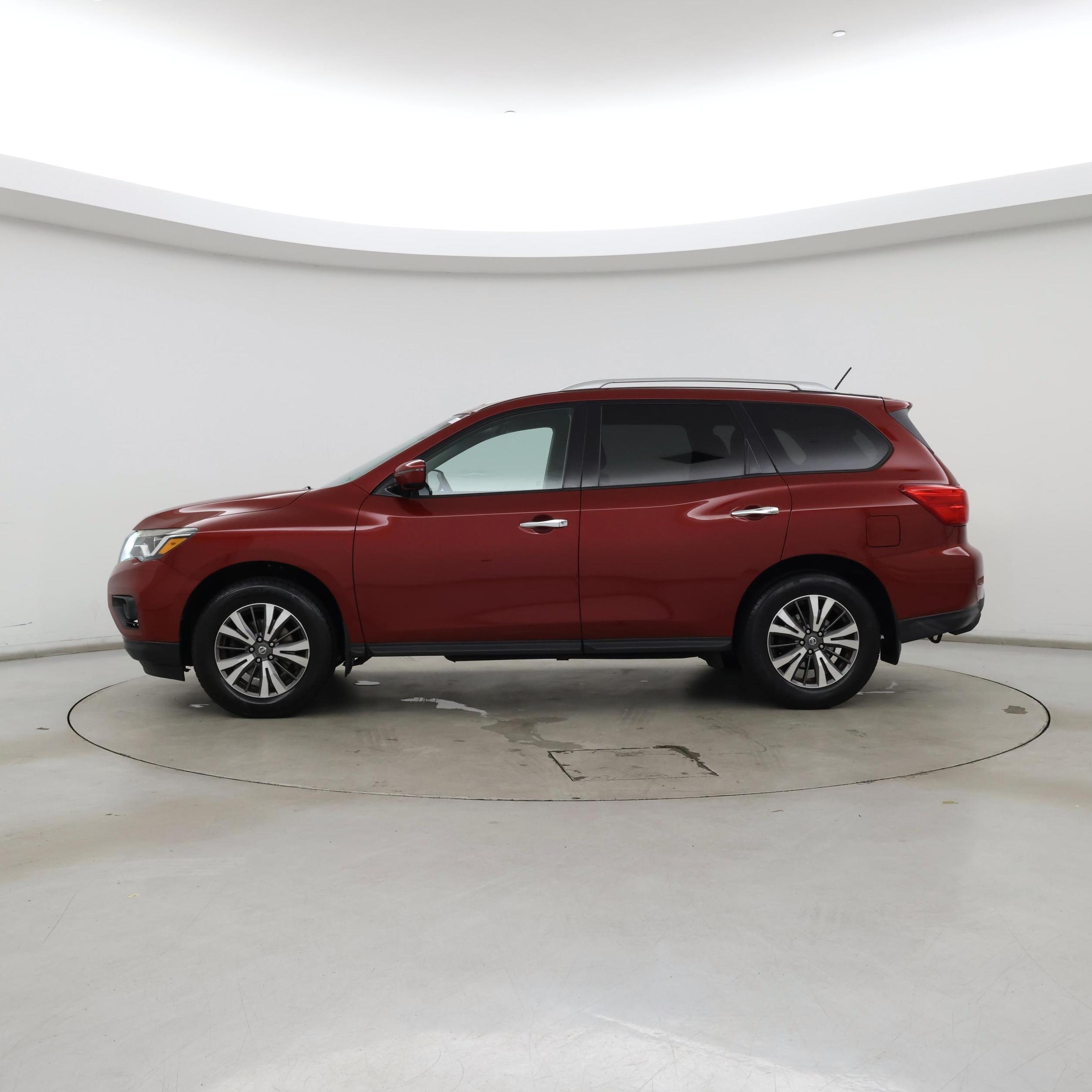 Thumbnail: 2017 Nissan Pathfinder - 3