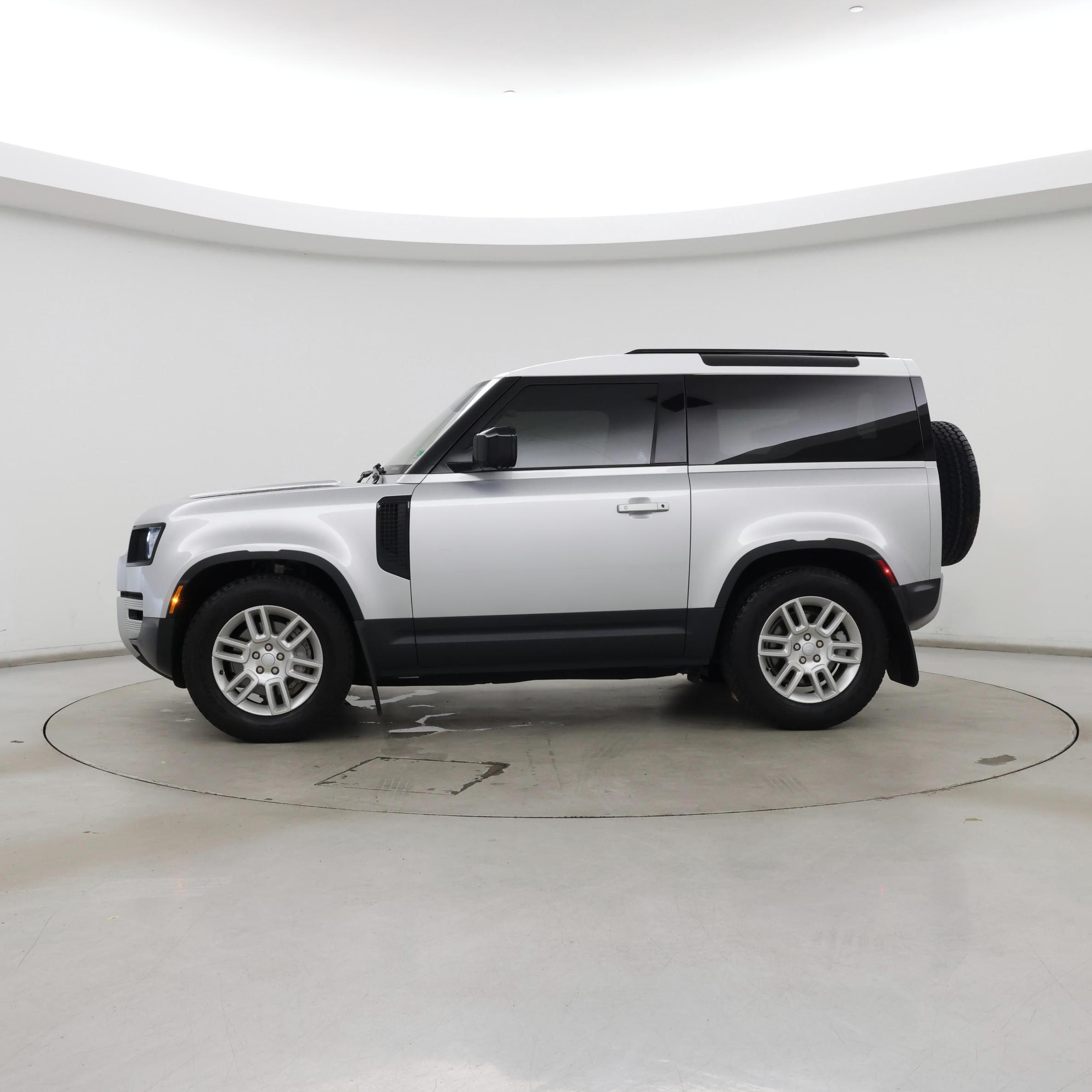 Thumbnail: 2021 Land Rover Defender - 3
