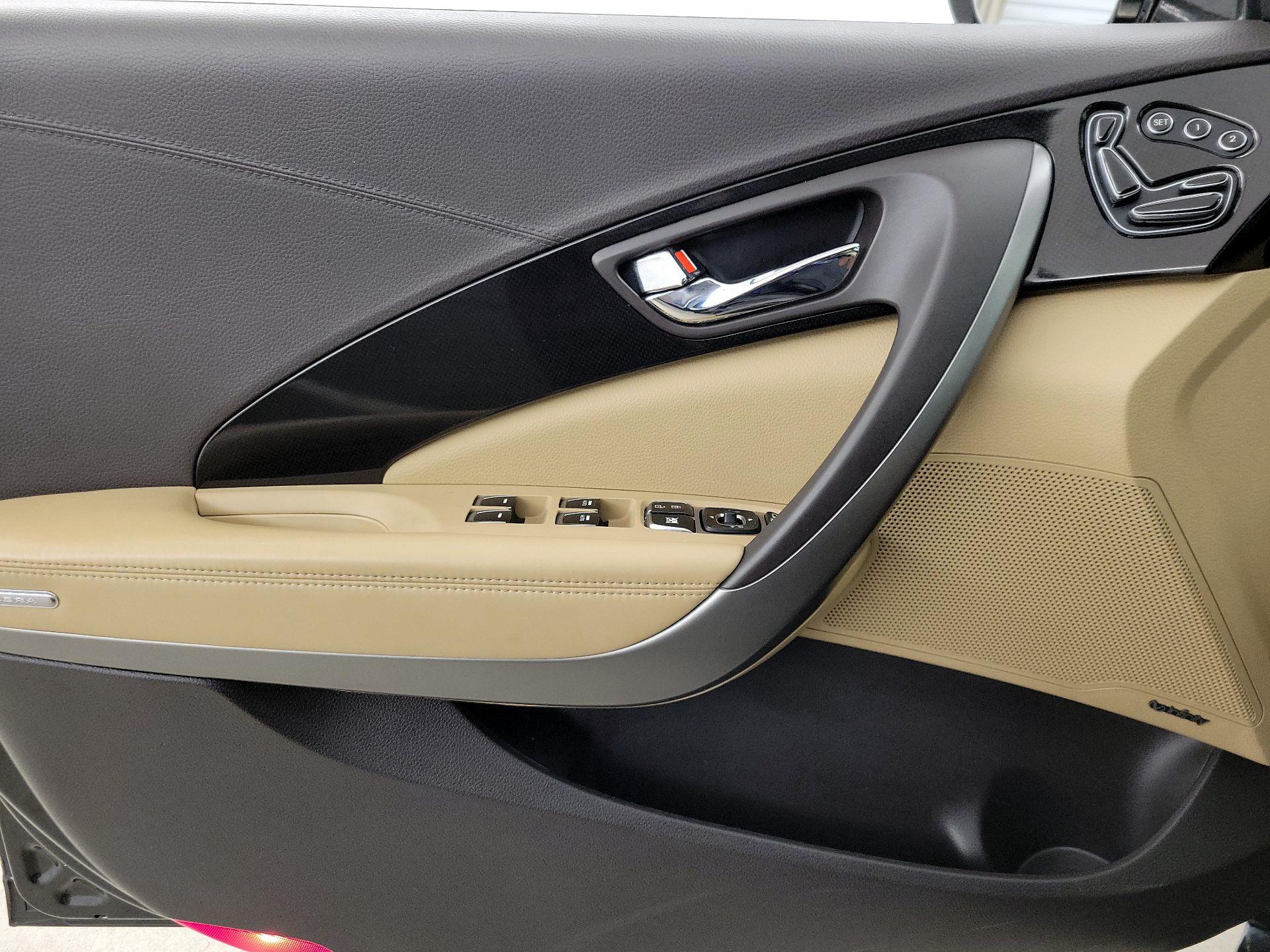 Thumbnail: 2016 Hyundai Azera - 12