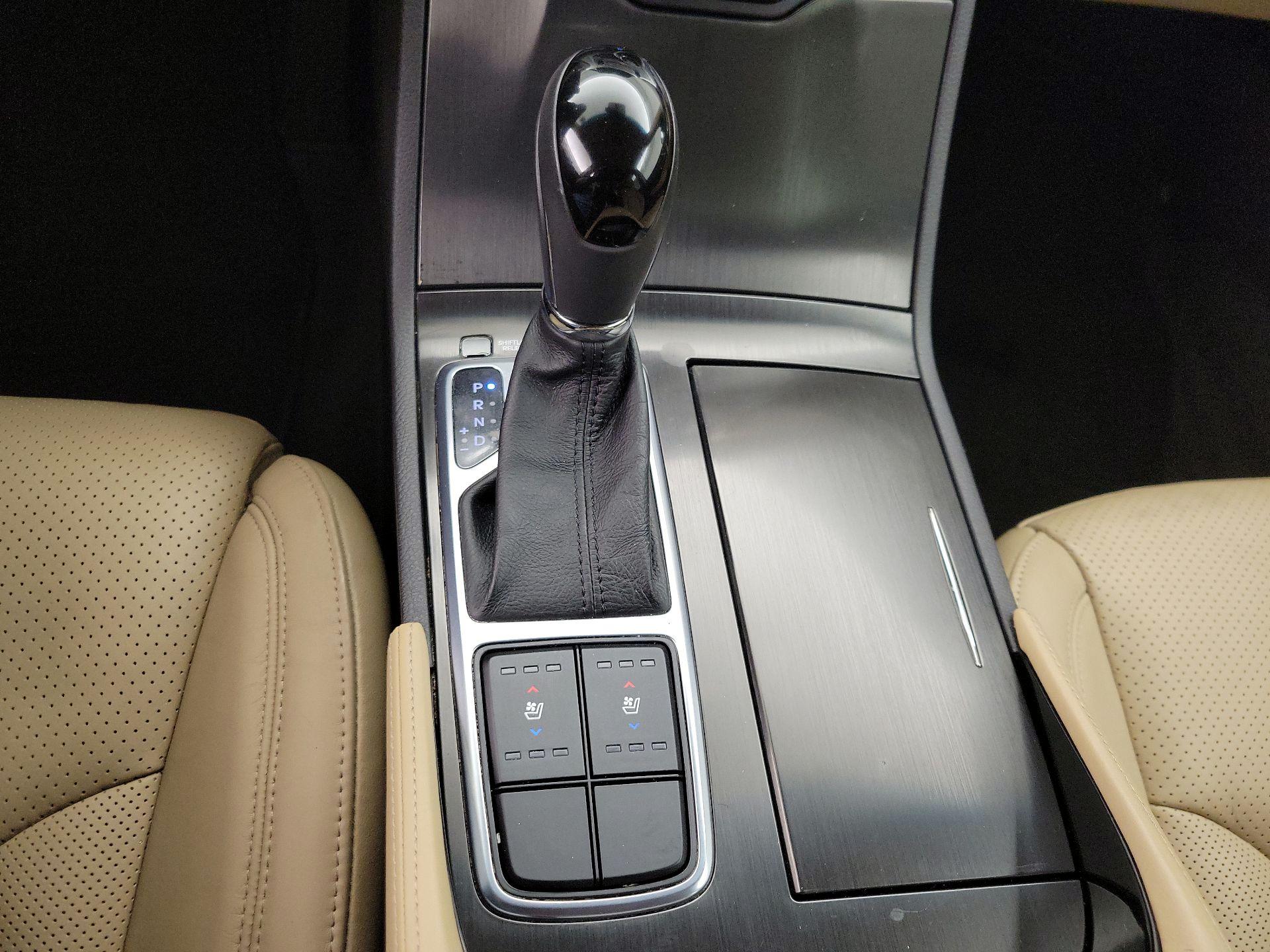 Thumbnail: 2016 Hyundai Azera - 18