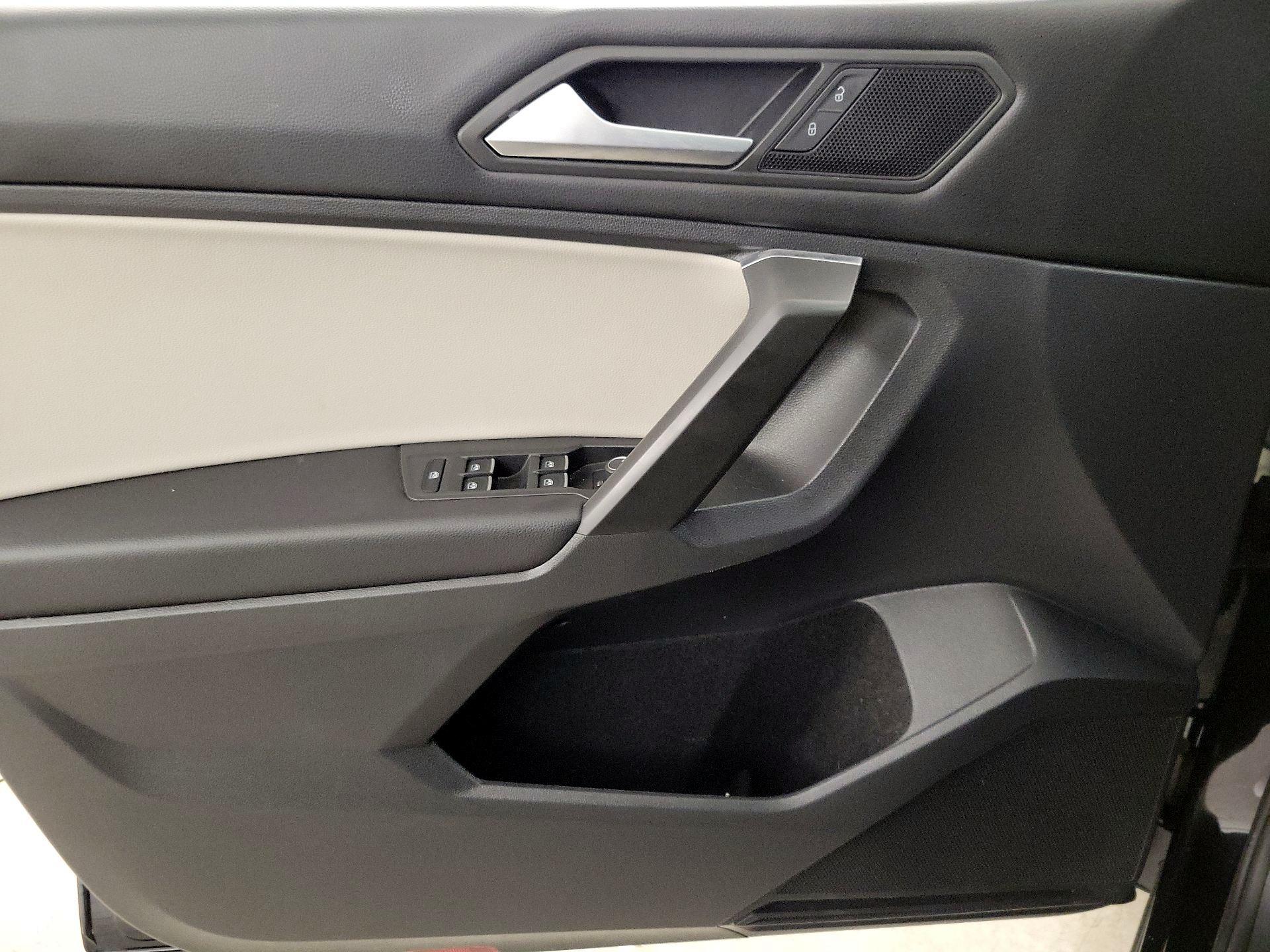 Thumbnail: 2021 Volkswagen Tiguan - 12