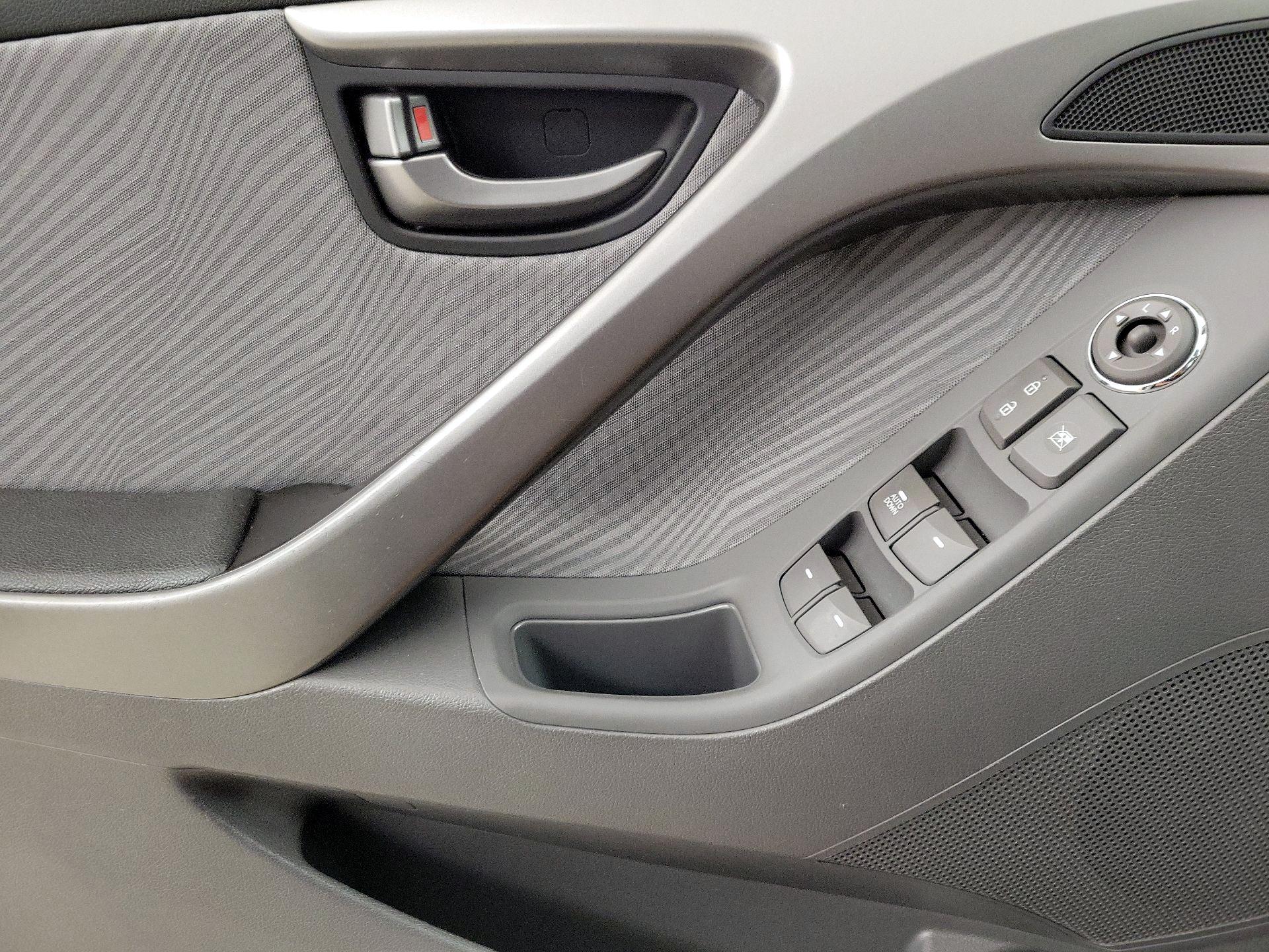Thumbnail: 2013 Hyundai Elantra - 12