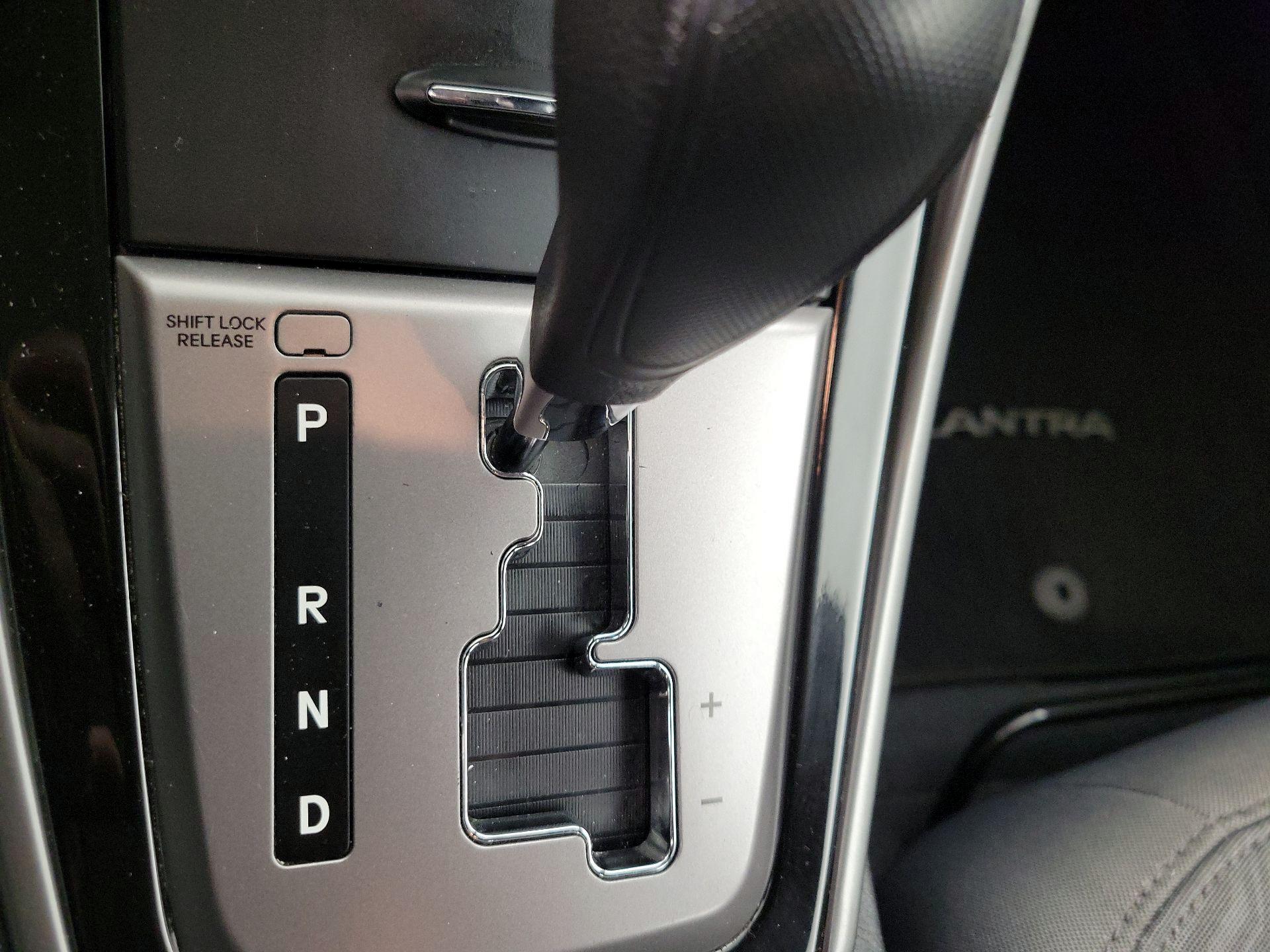 Thumbnail: 2013 Hyundai Elantra - 16