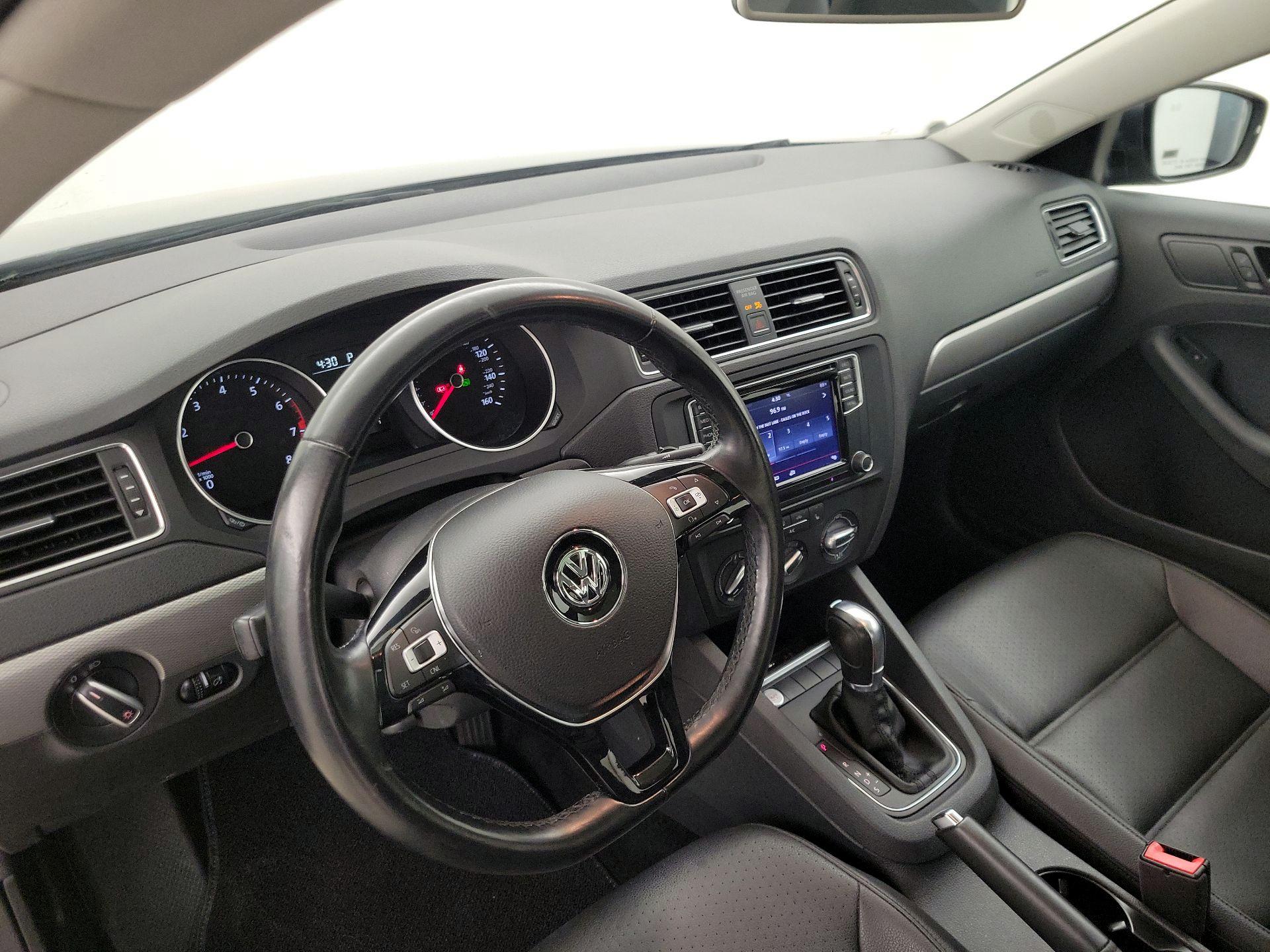 Thumbnail: 2016 Volkswagen Jetta - 9