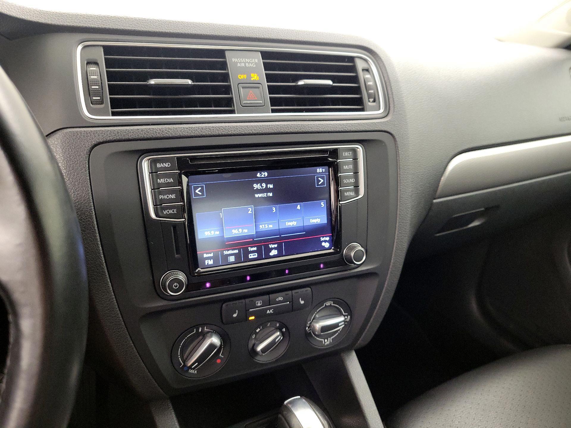 Thumbnail: 2016 Volkswagen Jetta - 15