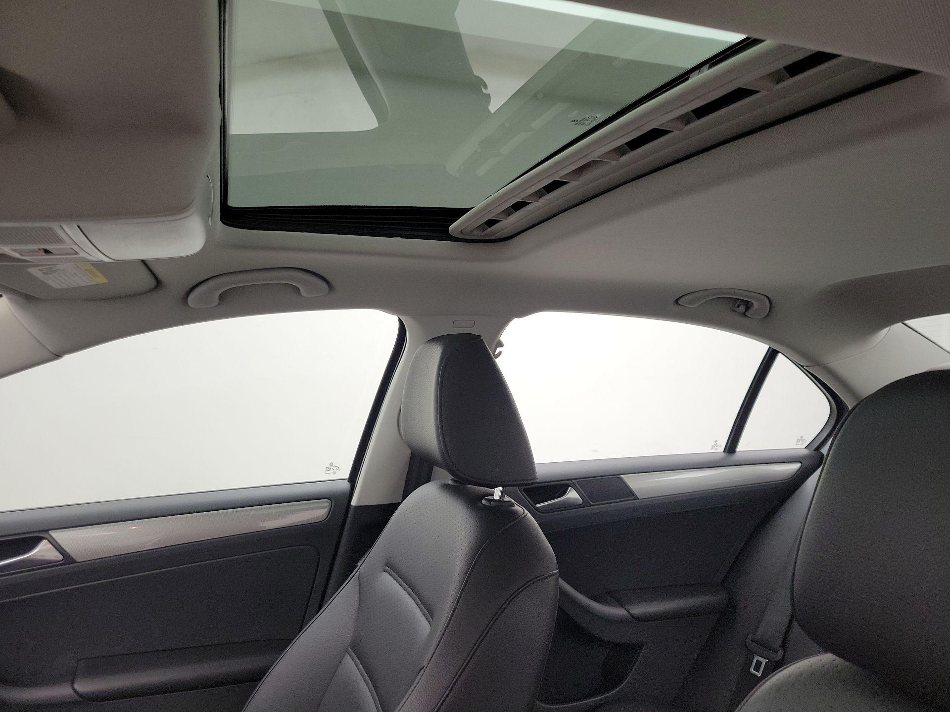 Thumbnail: 2016 Volkswagen Jetta - 19