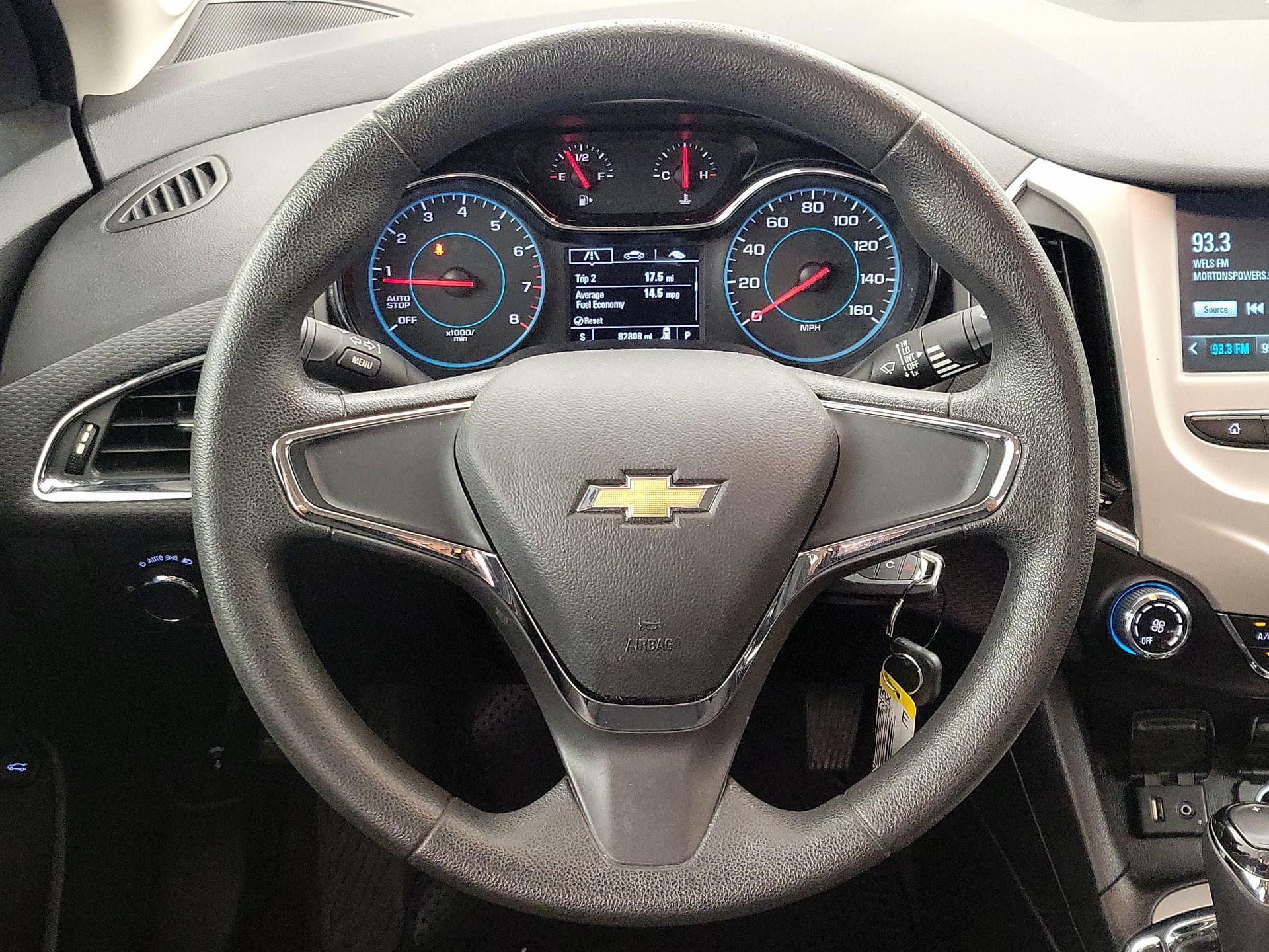 Thumbnail: 2018 Chevrolet Cruze - 10