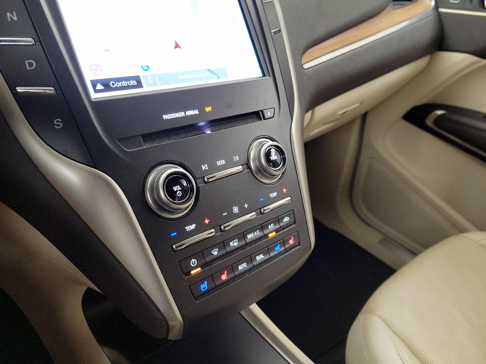 Thumbnail: 2016 Lincoln MKC - 17