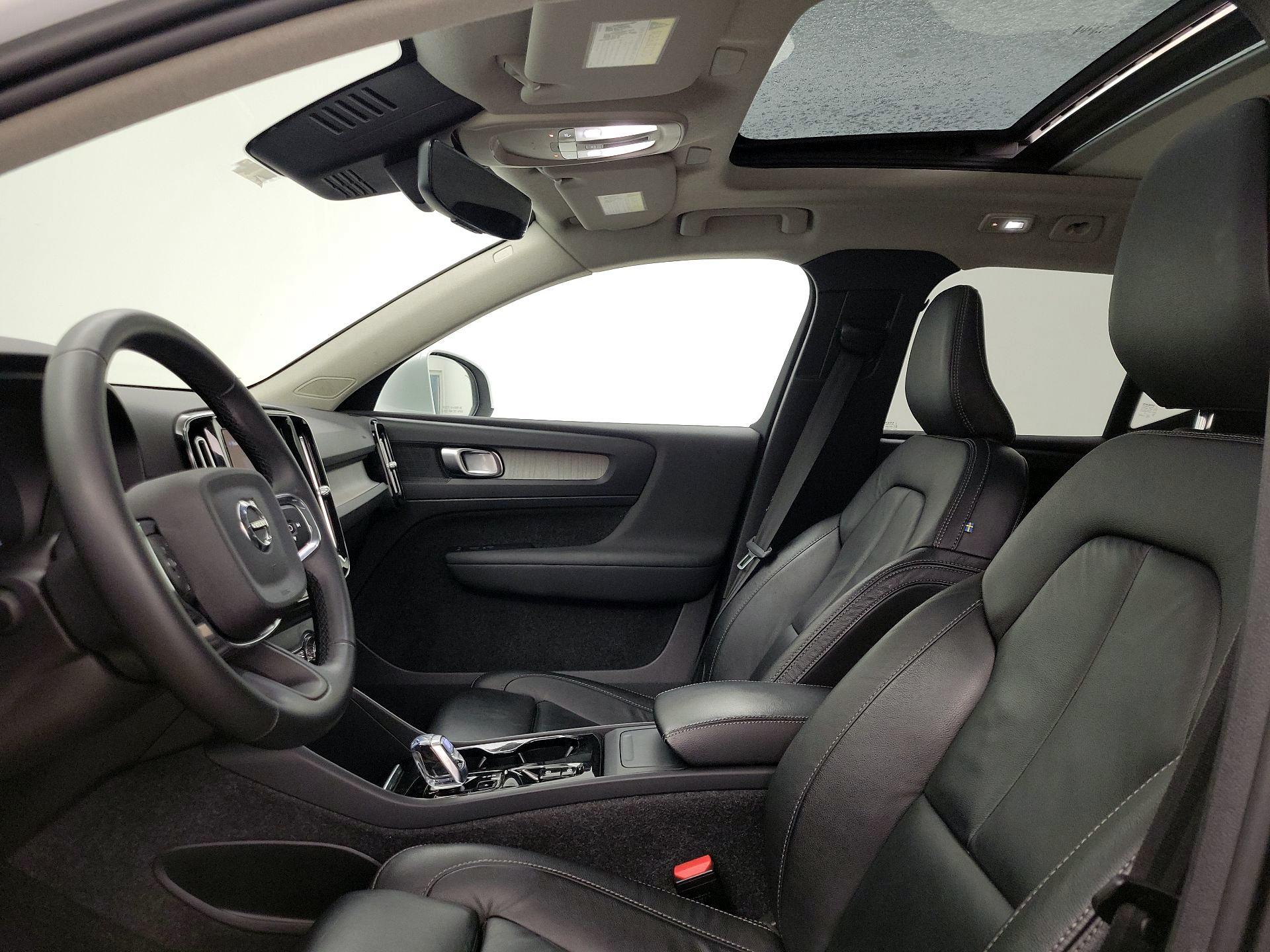 Thumbnail: 2023 Volvo XC40 - 18