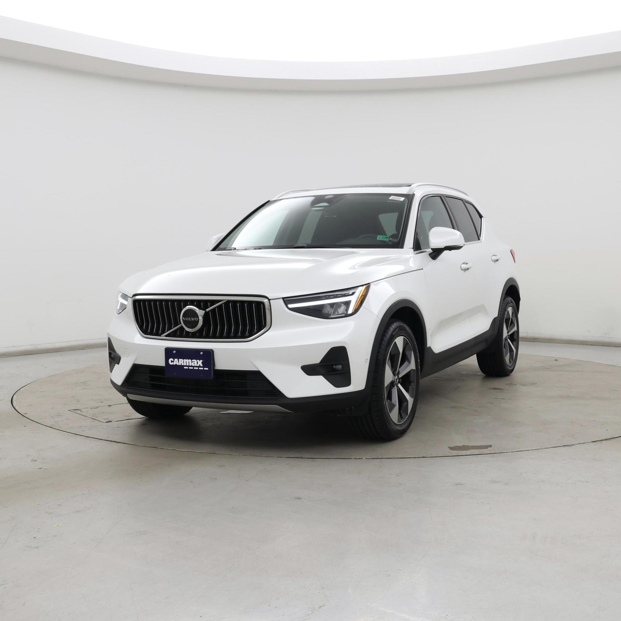 Thumbnail: 2023 Volvo XC40 - 4
