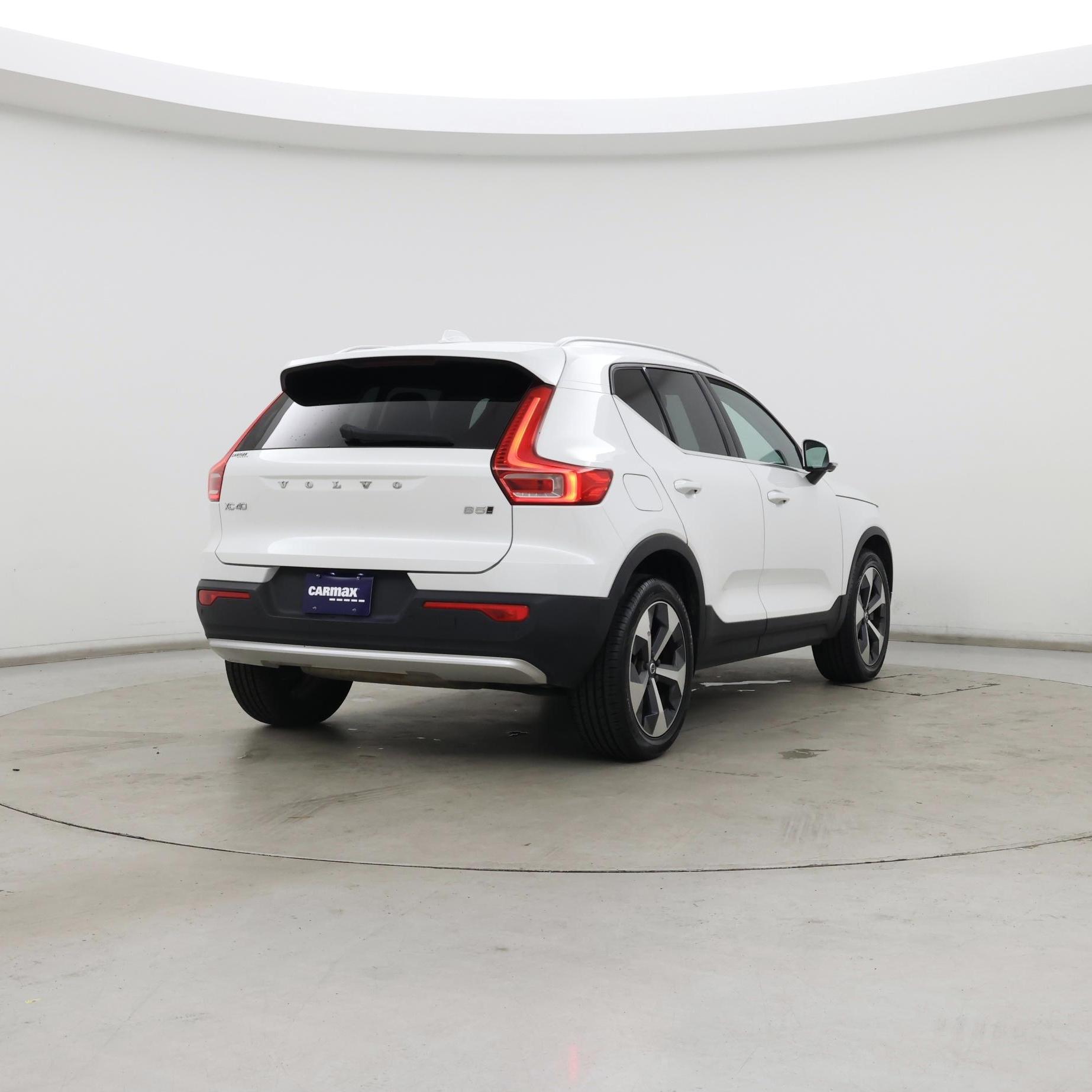 Thumbnail: 2023 Volvo XC40 - 8