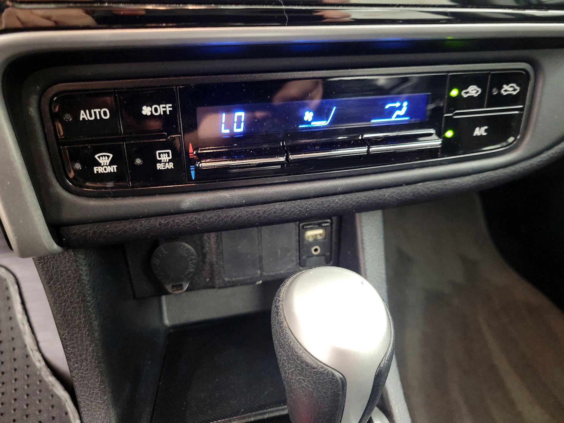 Thumbnail: 2018 Toyota Corolla - 16