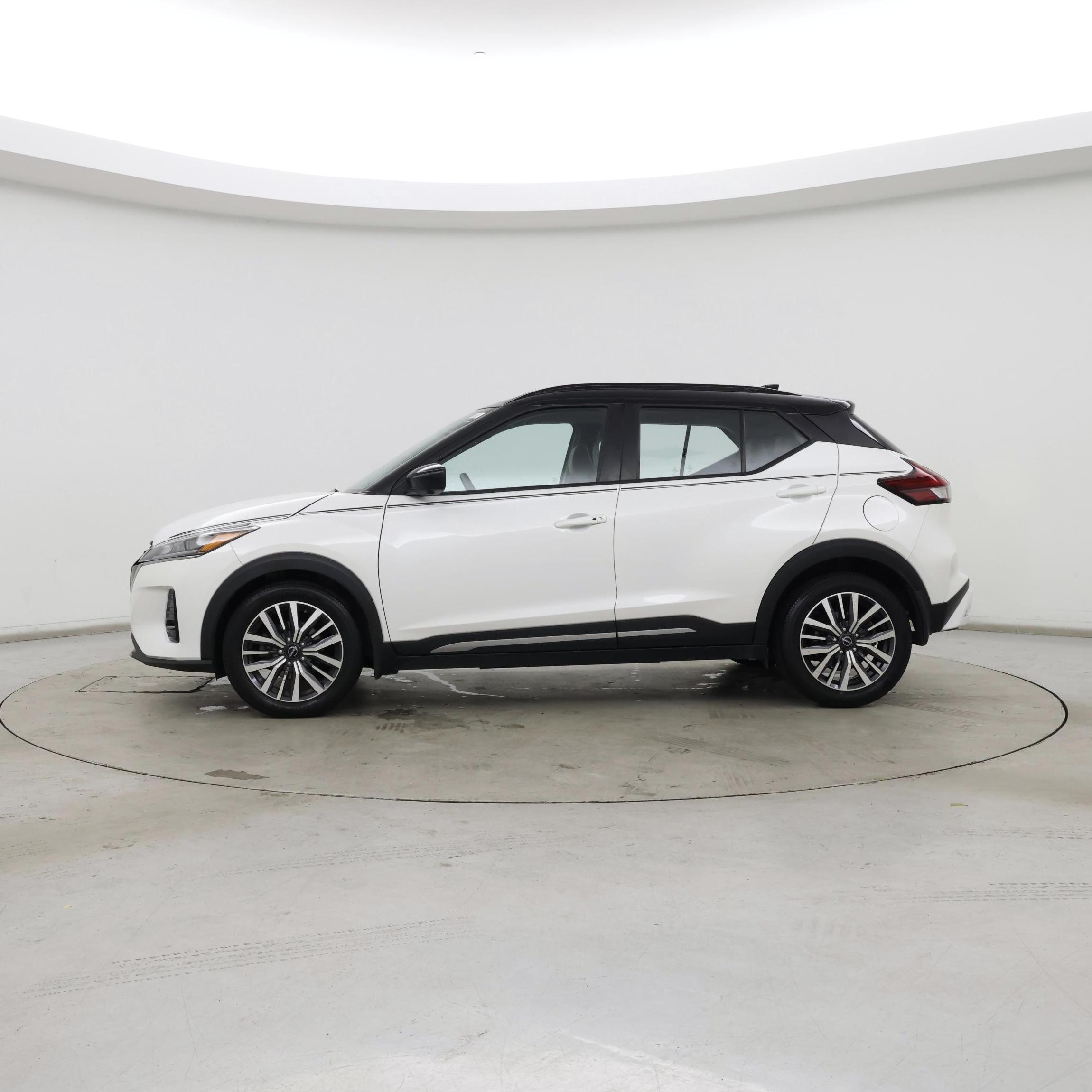 Thumbnail: 2023 Nissan Kicks - 3