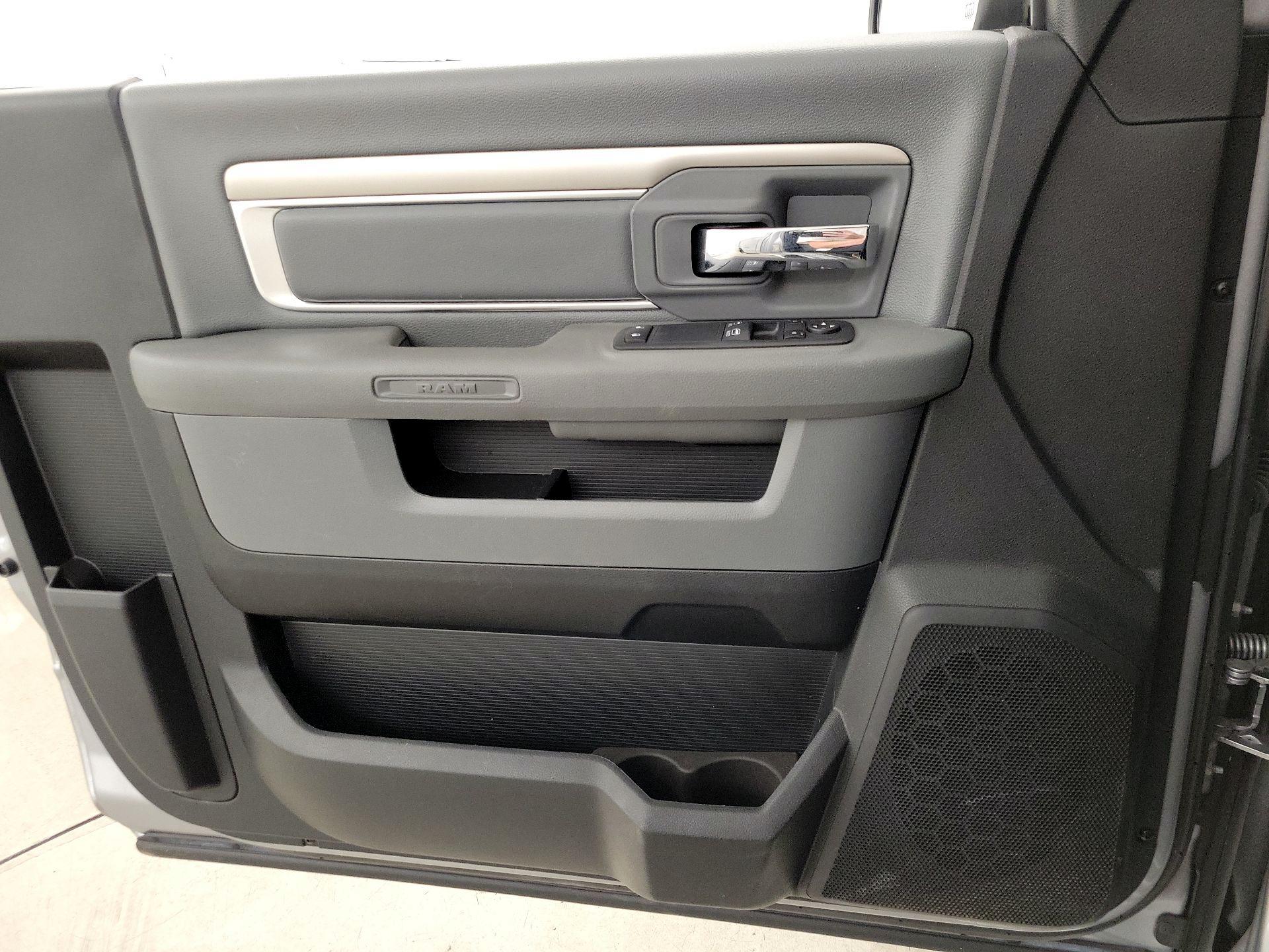 Thumbnail: 2020 RAM 1500 Classic - 12