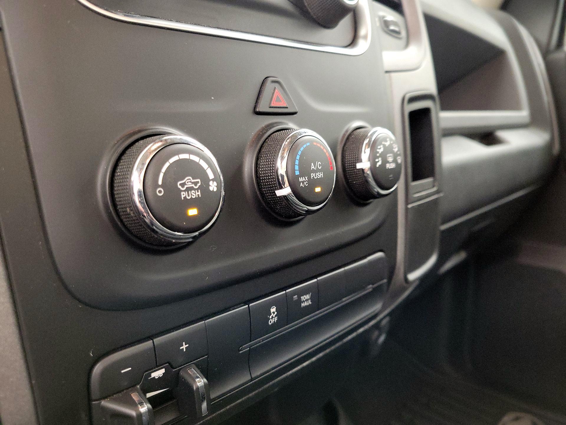 Thumbnail: 2020 RAM 1500 Classic - 16