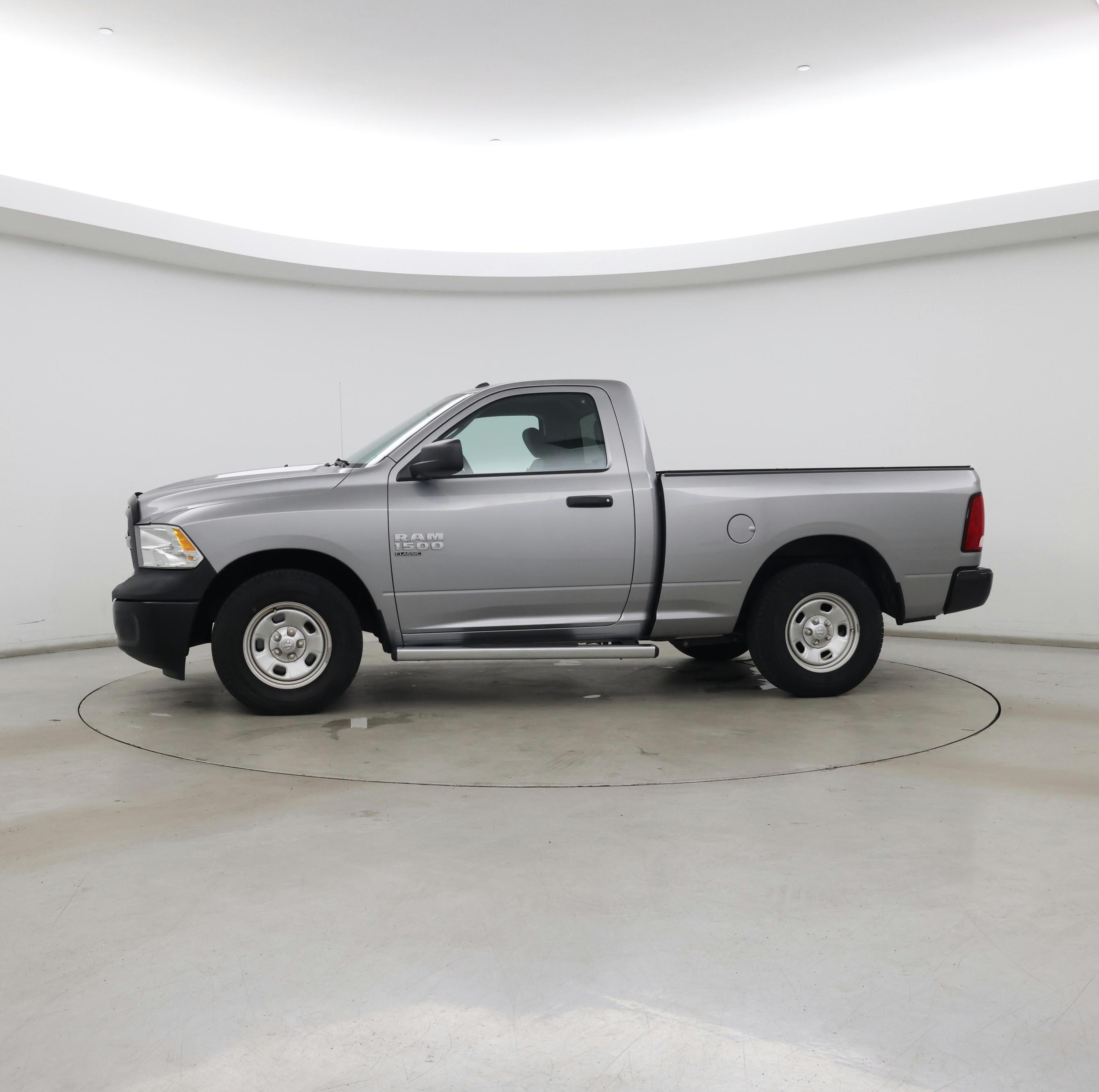 Thumbnail: 2020 RAM 1500 Classic - 3