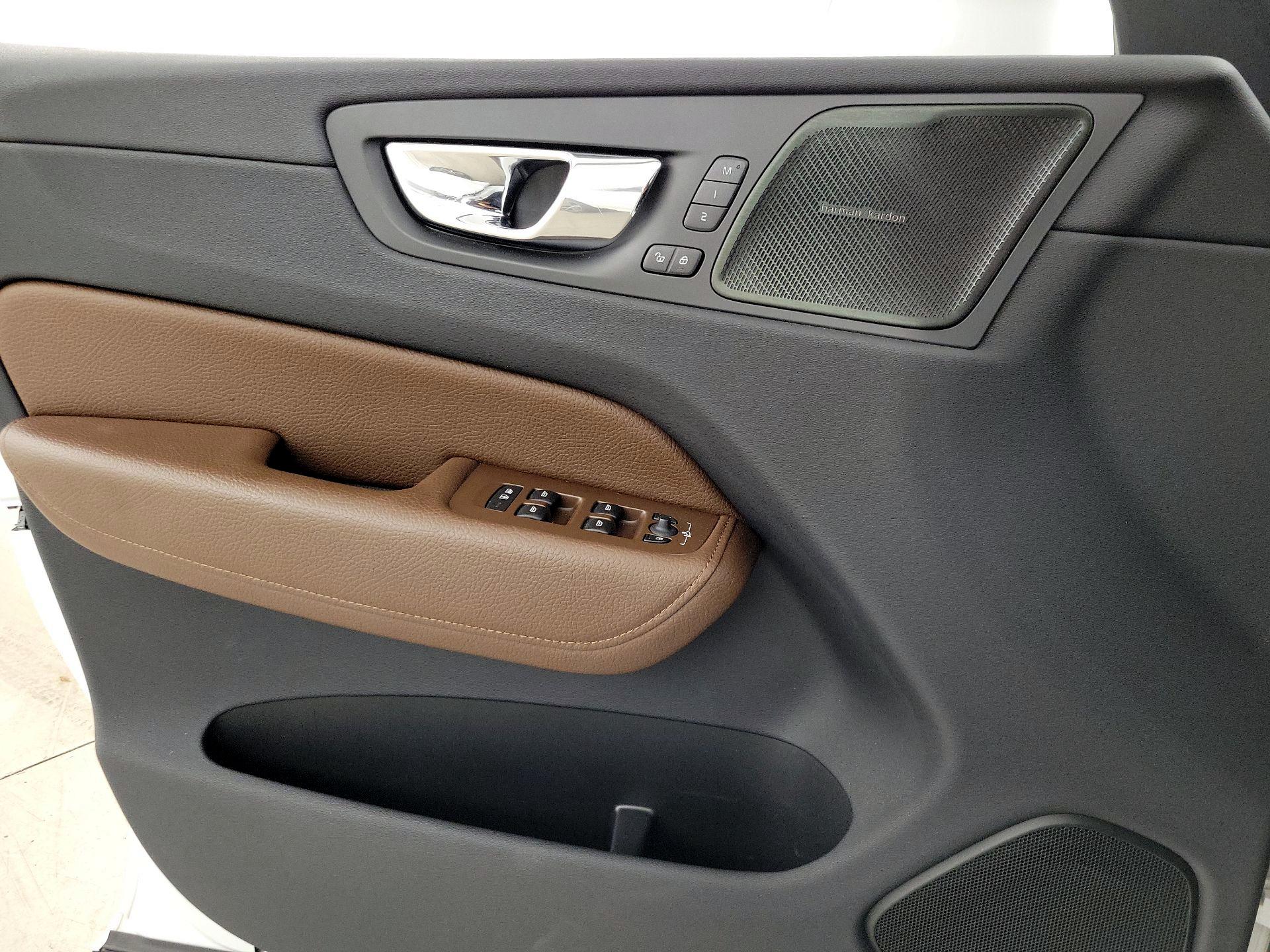 Thumbnail: 2019 Volvo XC60 - 12